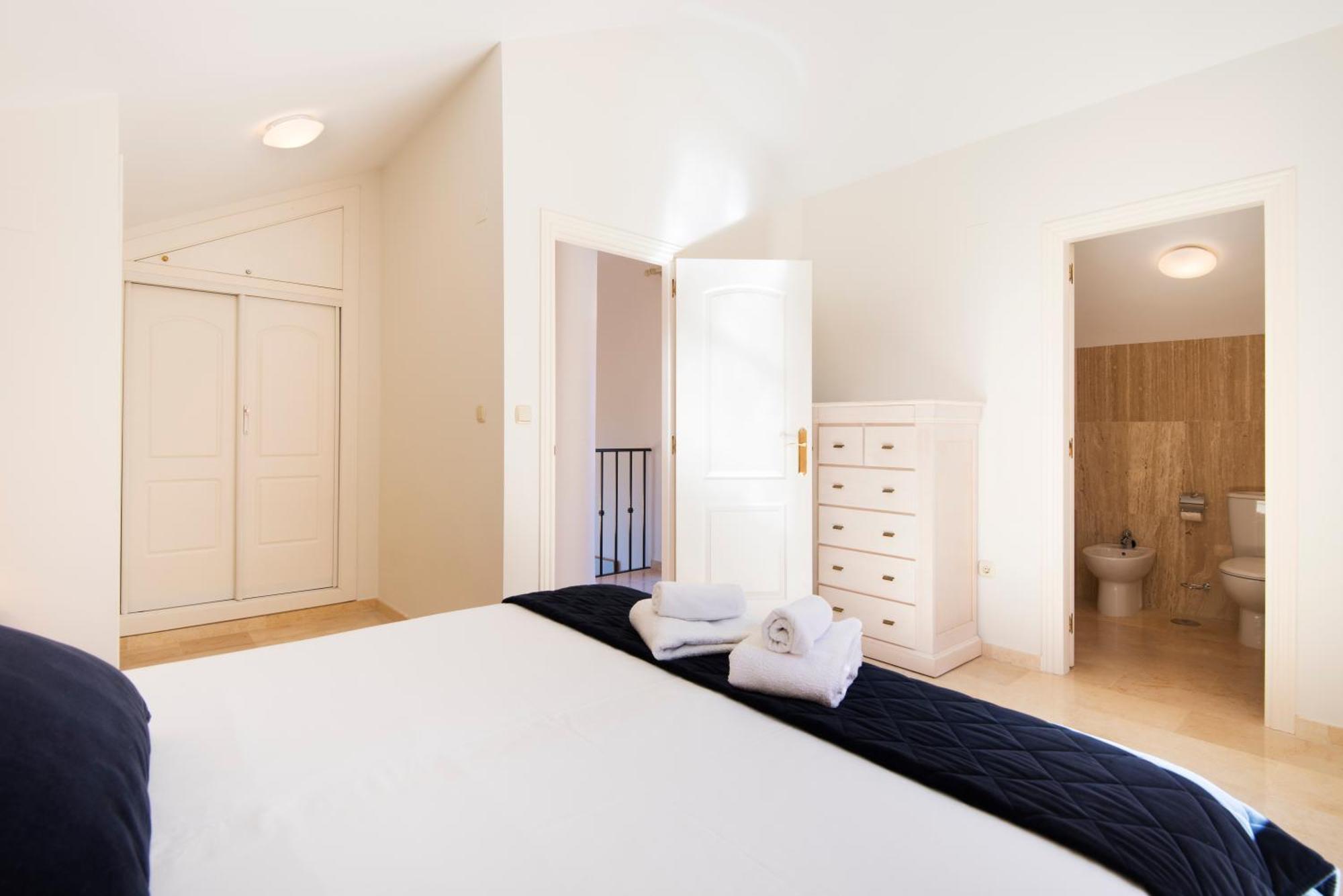 Rentandhomes Penthouse Elviria Golf Marbella