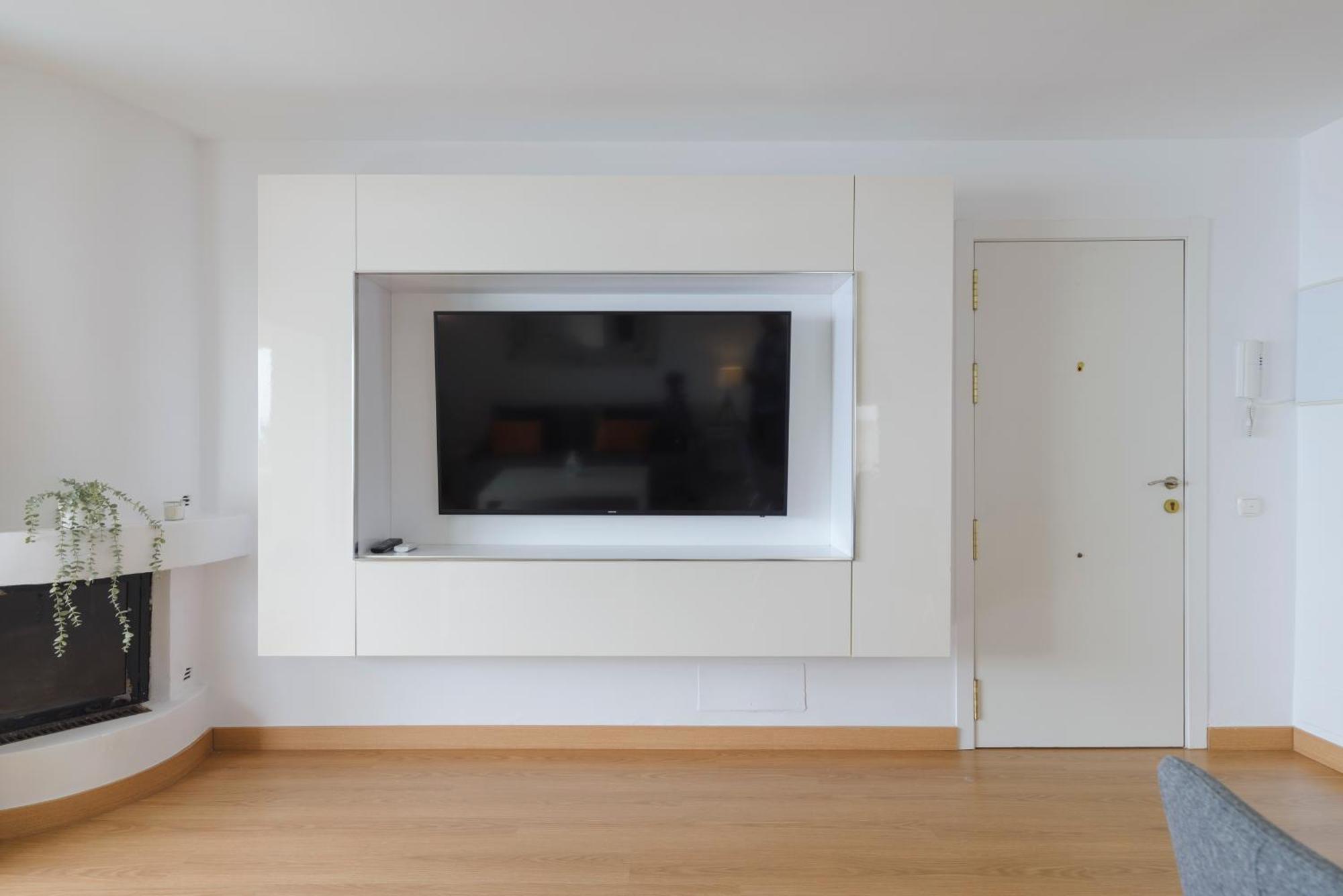 Sea Front In Center Apartment