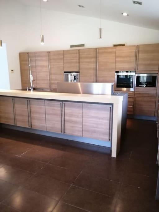 Villa Casa Farah Golden Mile Coral Behind Aldi Marbella