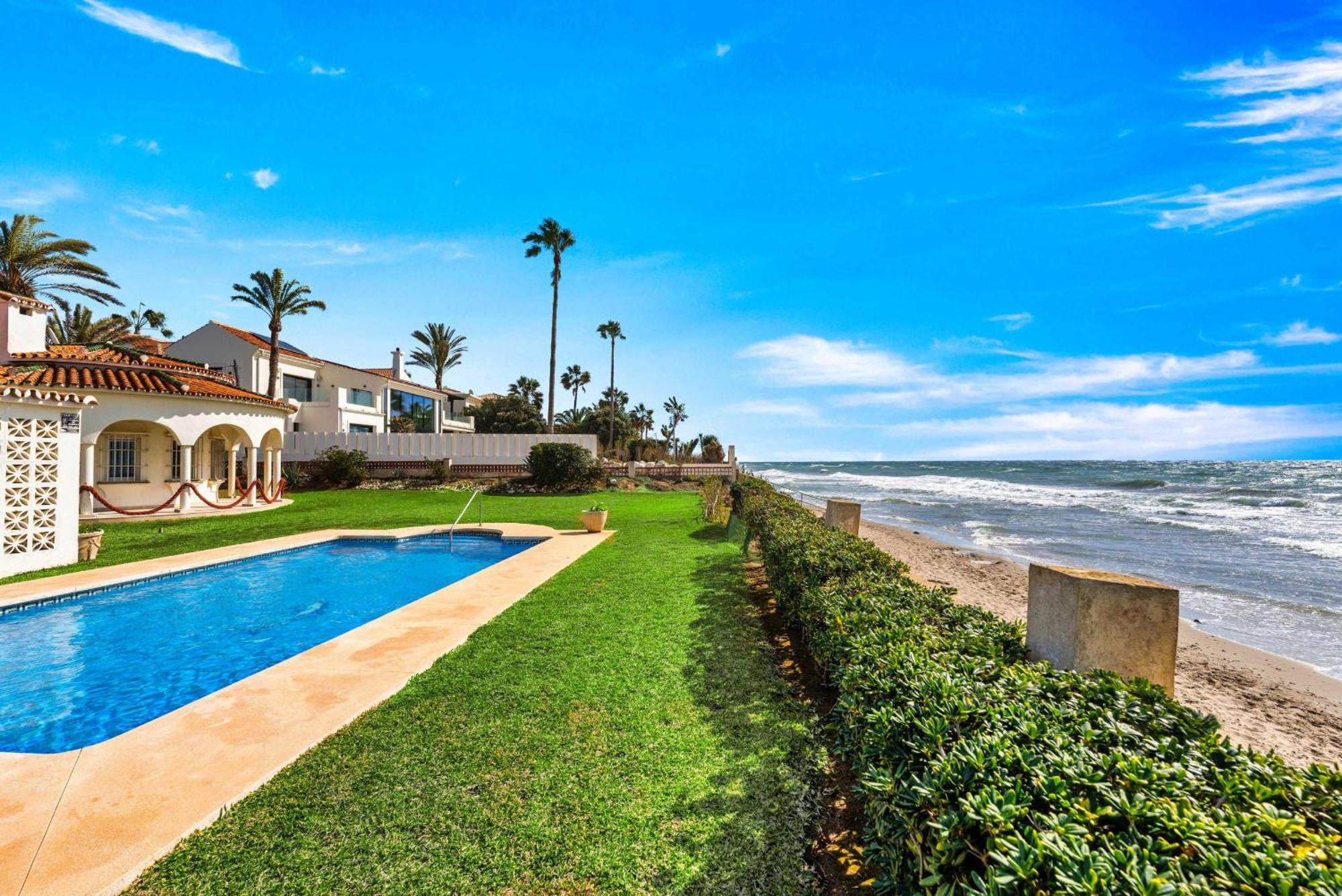 Villa 1100 Beachfront First Line Marbella