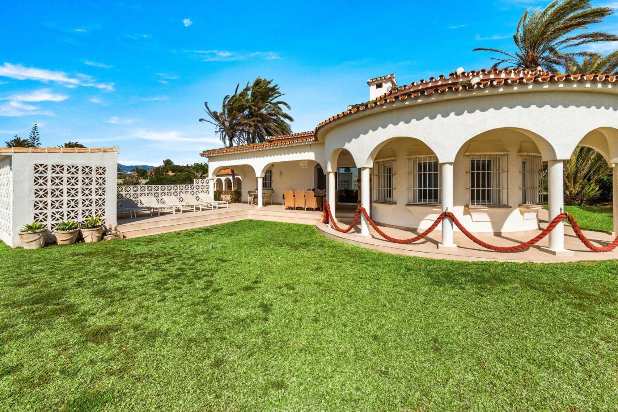 1100 Beachfront First Line * Marbella