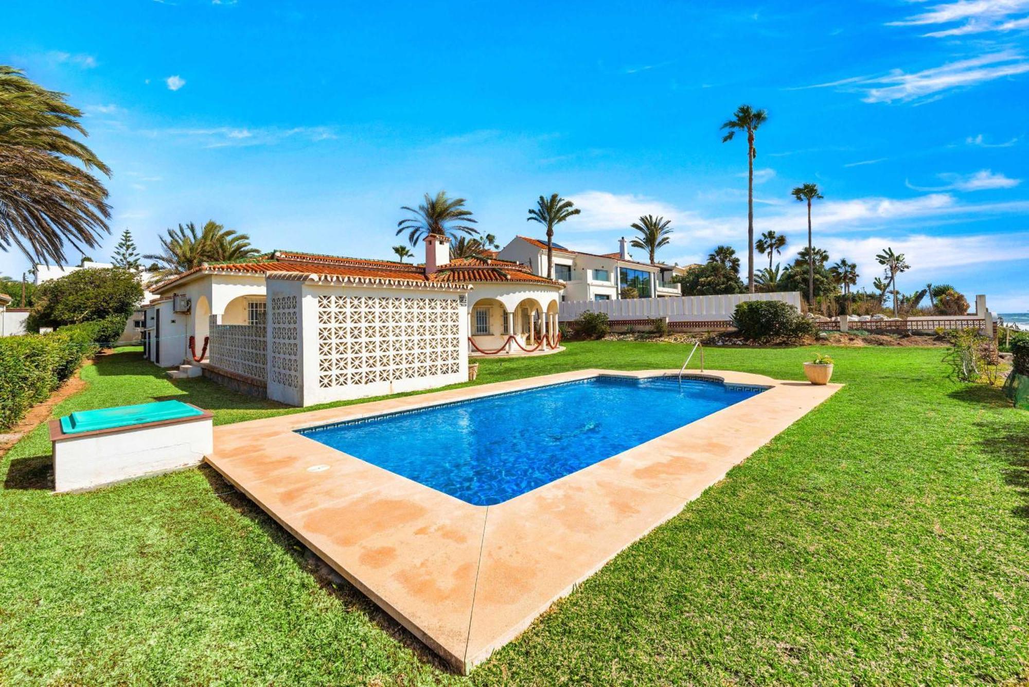 1100 Beachfront First Line Marbella