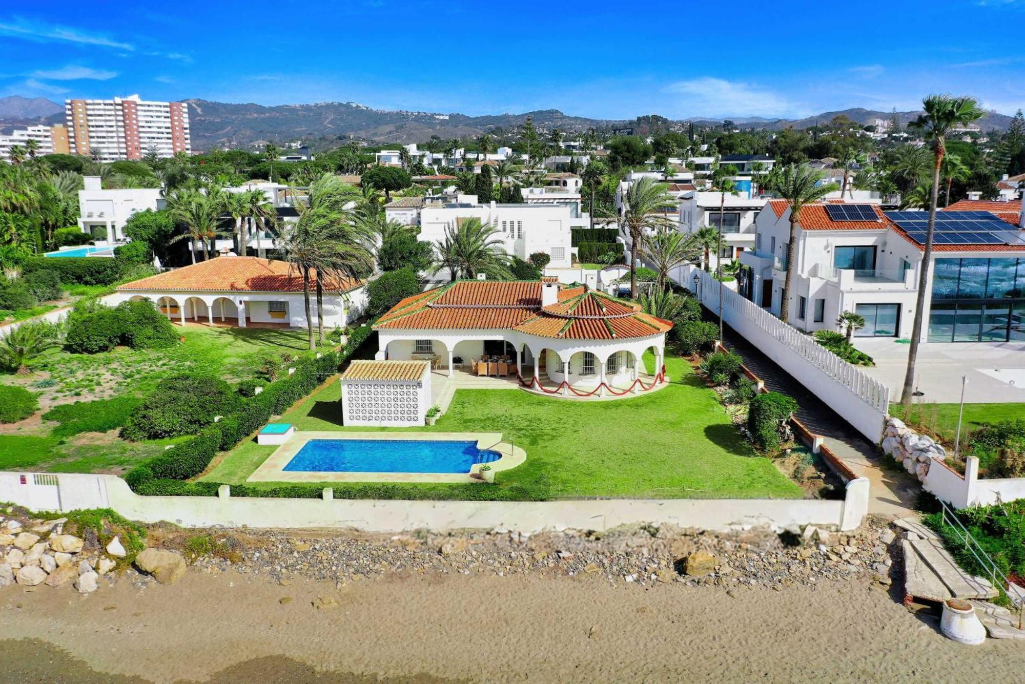 Villa 1100 Beachfront First Line