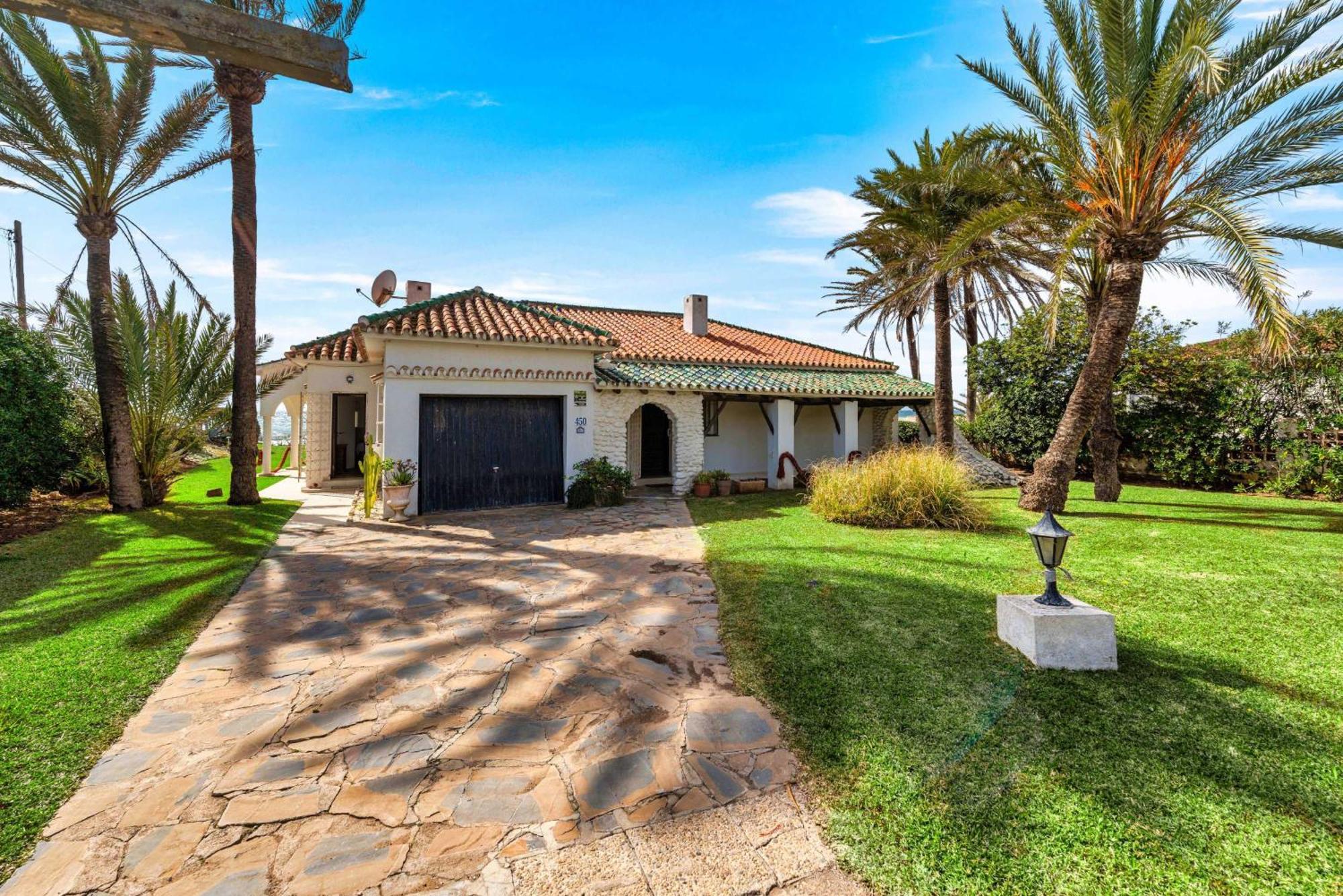 1100 Beachfront First Line Marbella