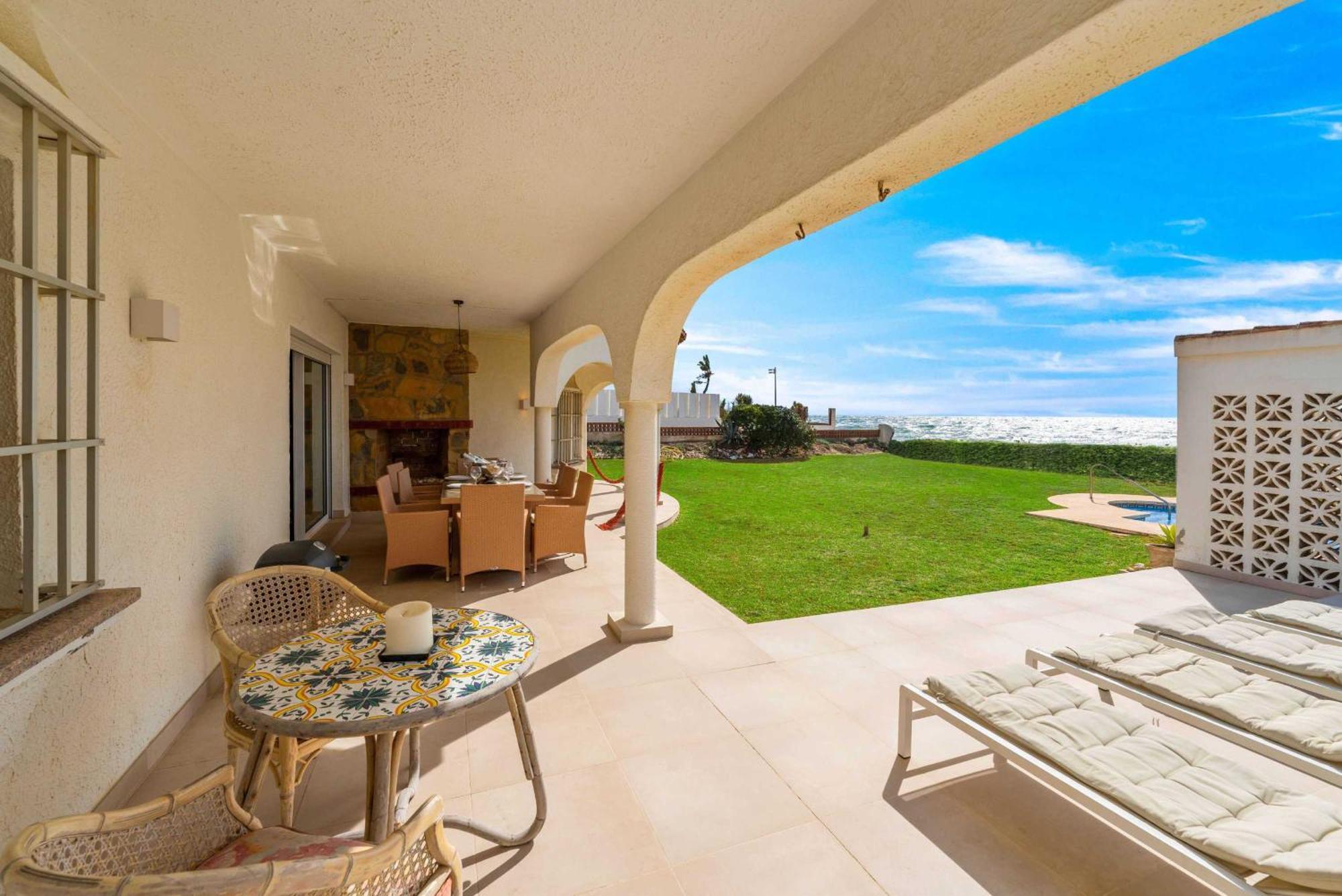 1100 Beachfront First Line *