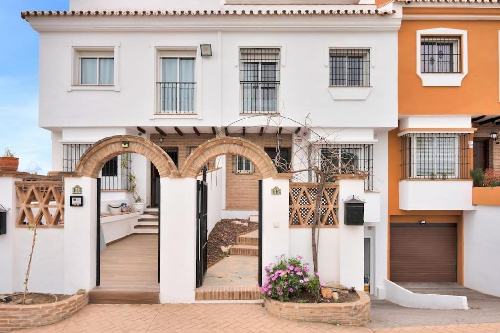 Adosado Con Solarium Y Piscina En - Vistamar 16 *