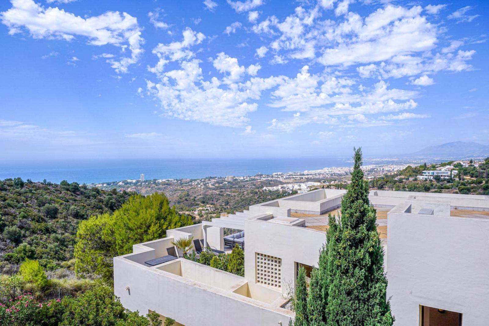 Spectacular Views - Luxury In - Hills