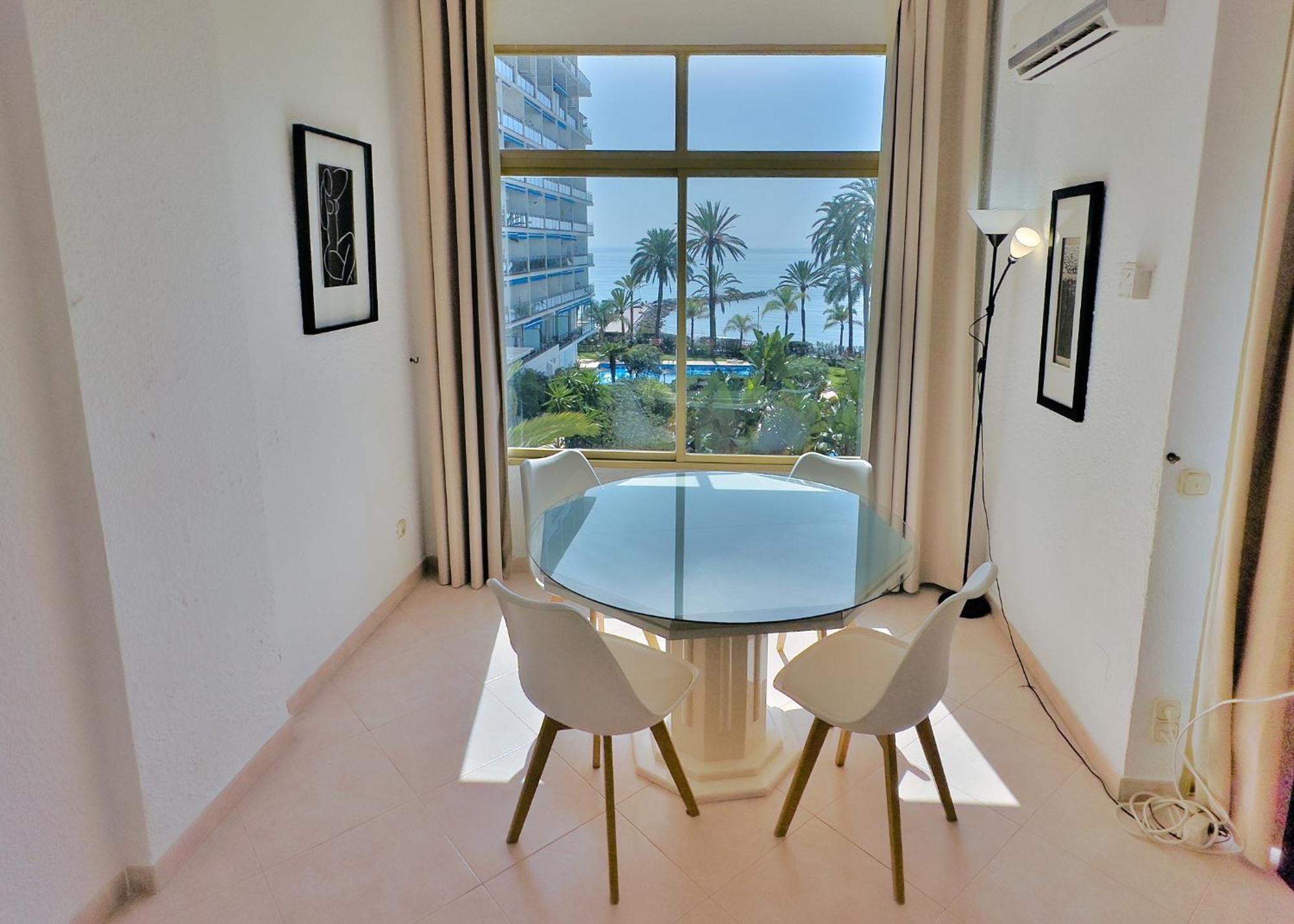 Skol 335. Fantastic Beachfront Facing South. * Marbella