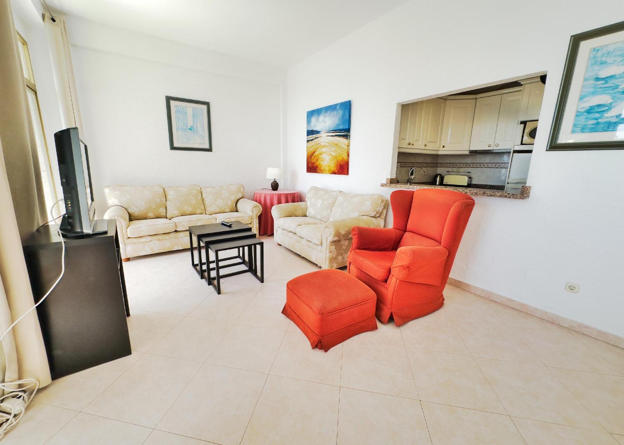 Skol 335. Fantastic Beachfront Facing South. Apartment Marbella