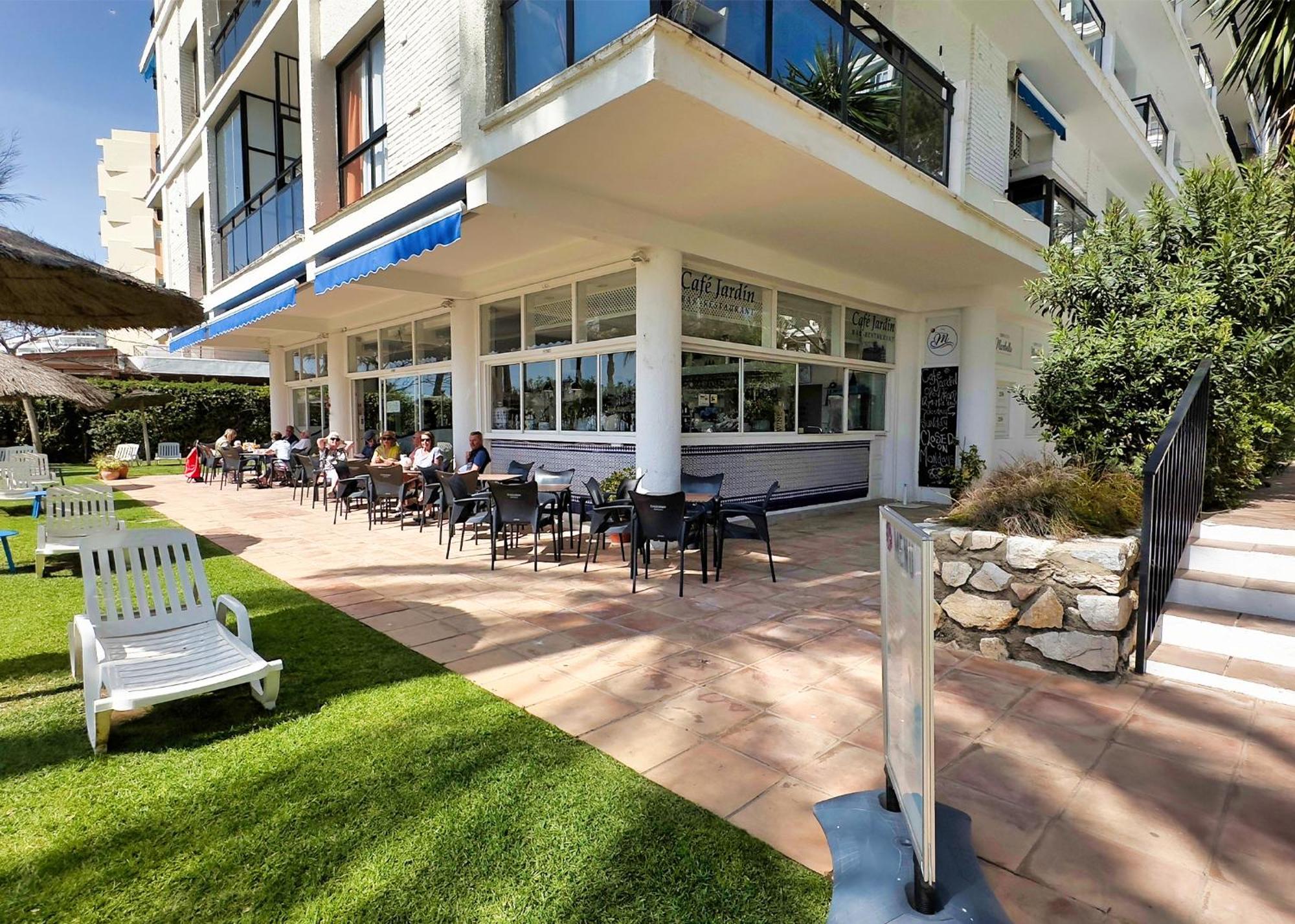 Skol 335. Fantastic Beachfront Facing South. Apartment Marbella
