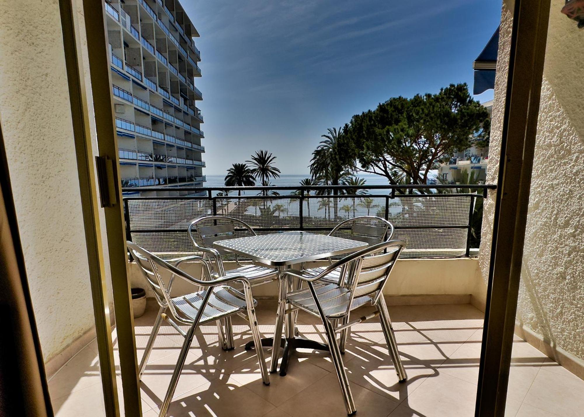 Skol 335. Fantastic Beachfront Facing South. Apartment