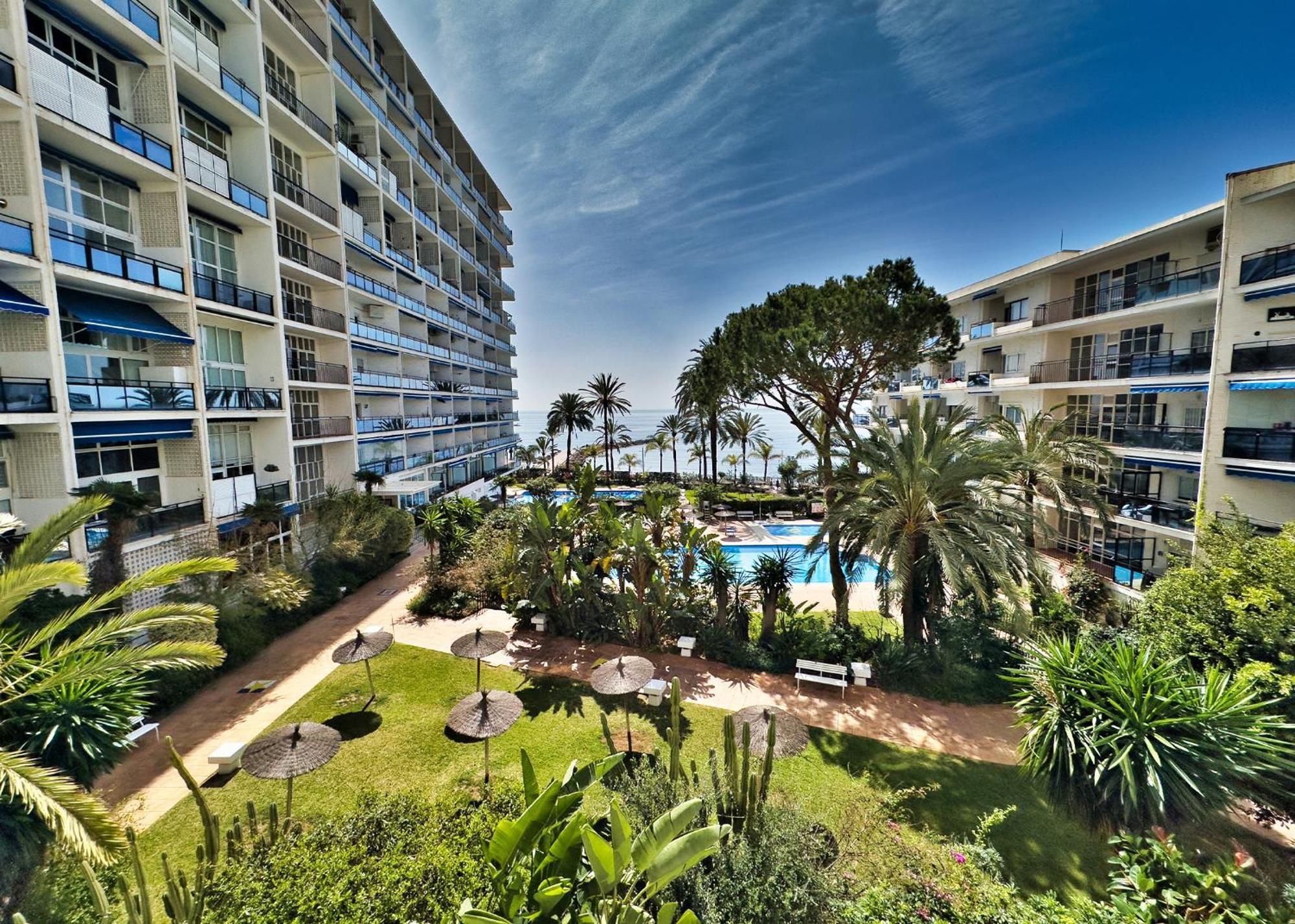 Skol 335. Fantastic Beachfront Facing South. Apartment Marbella