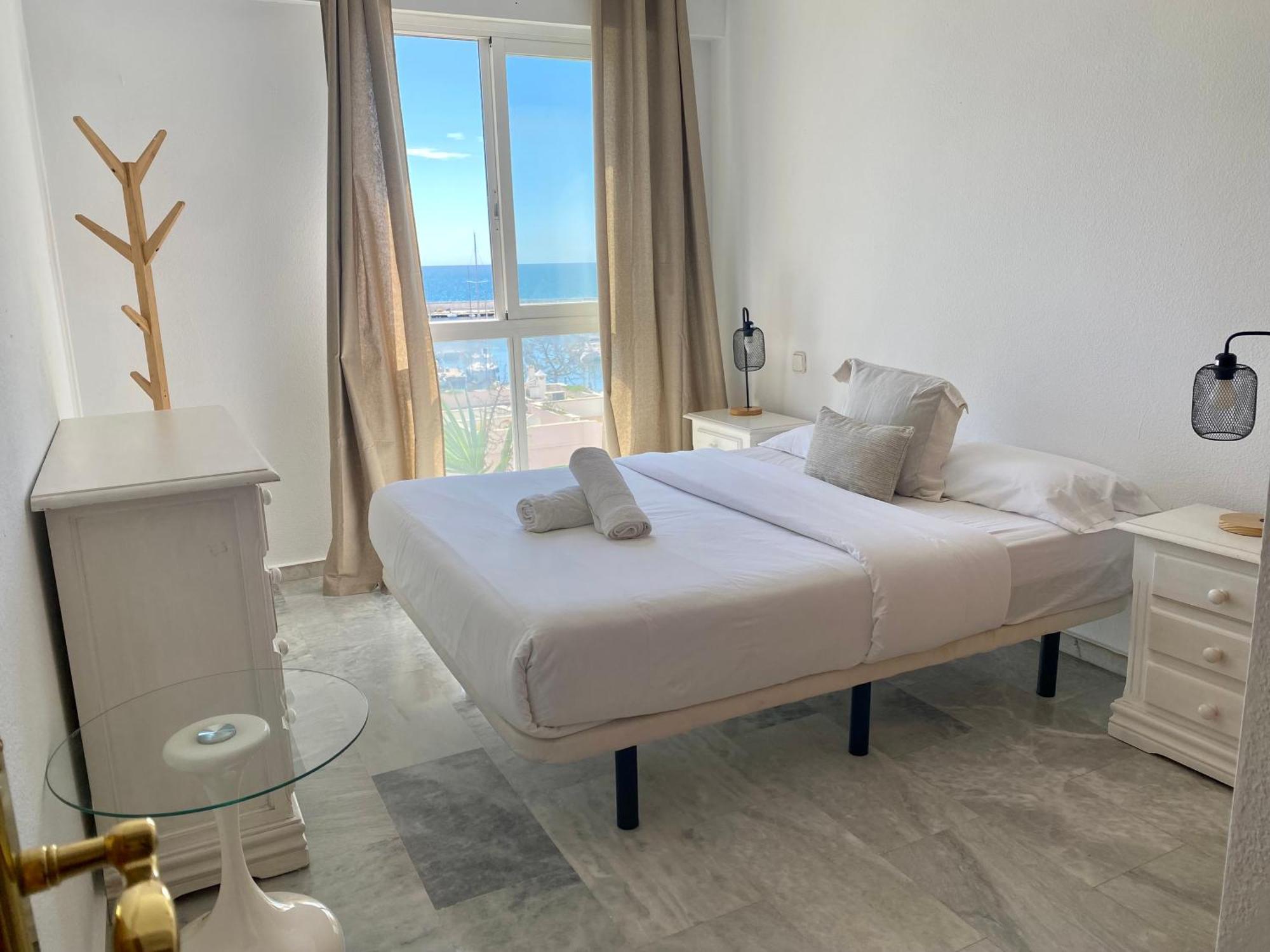 Apartment Seafront In With Pool And Garage *