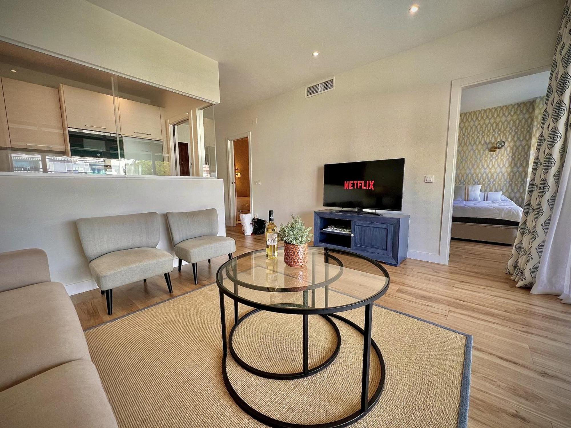 Downtown 45 With Pool By Homing Apartment Marbella