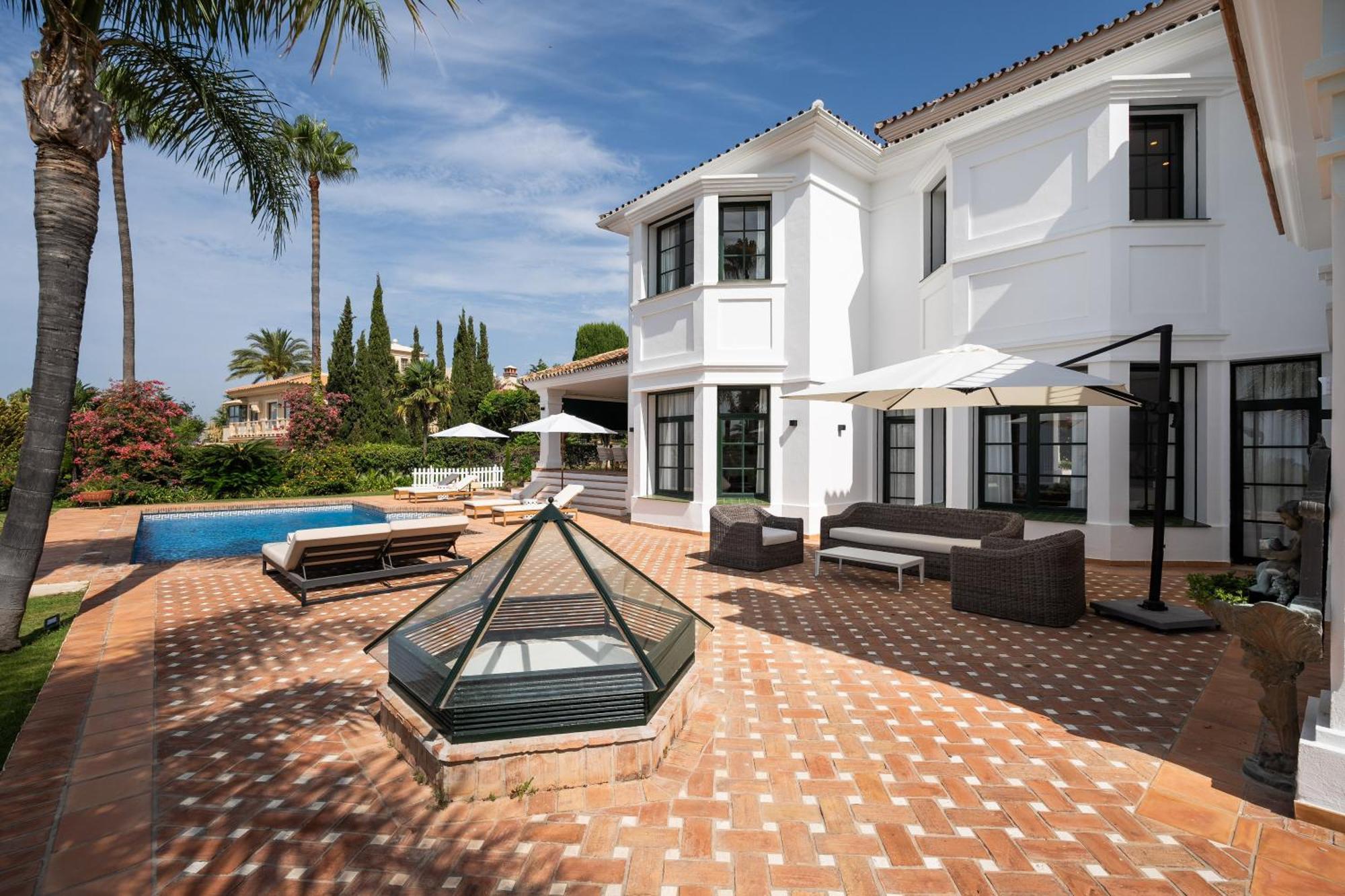 Villa Shakira, Sierra Blanca, *