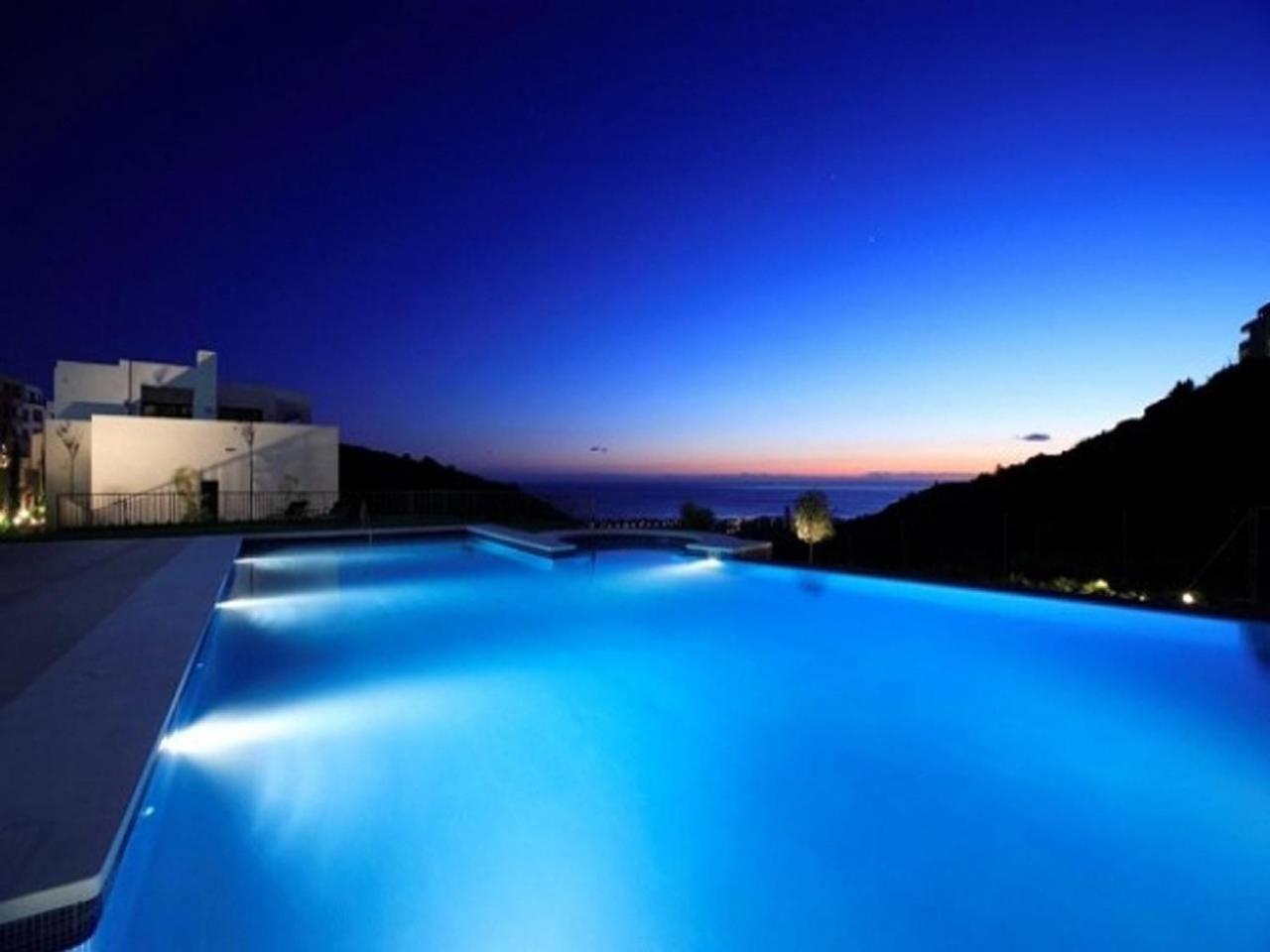 Samara Gym Jacuzzi Pools *