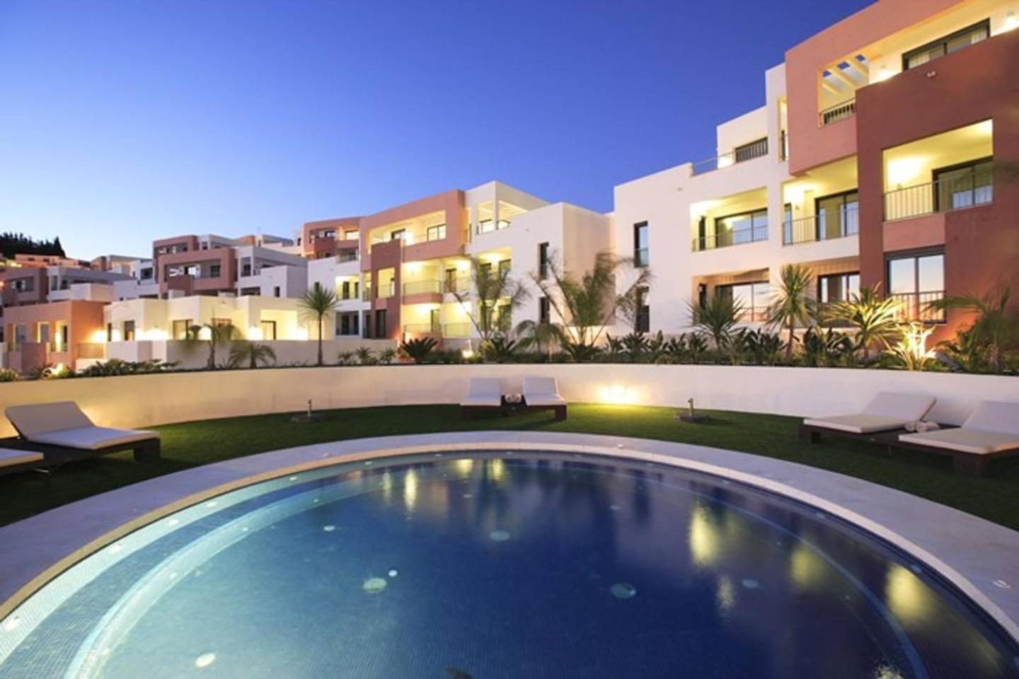 Samara Gym Jacuzzi Pools Marbella