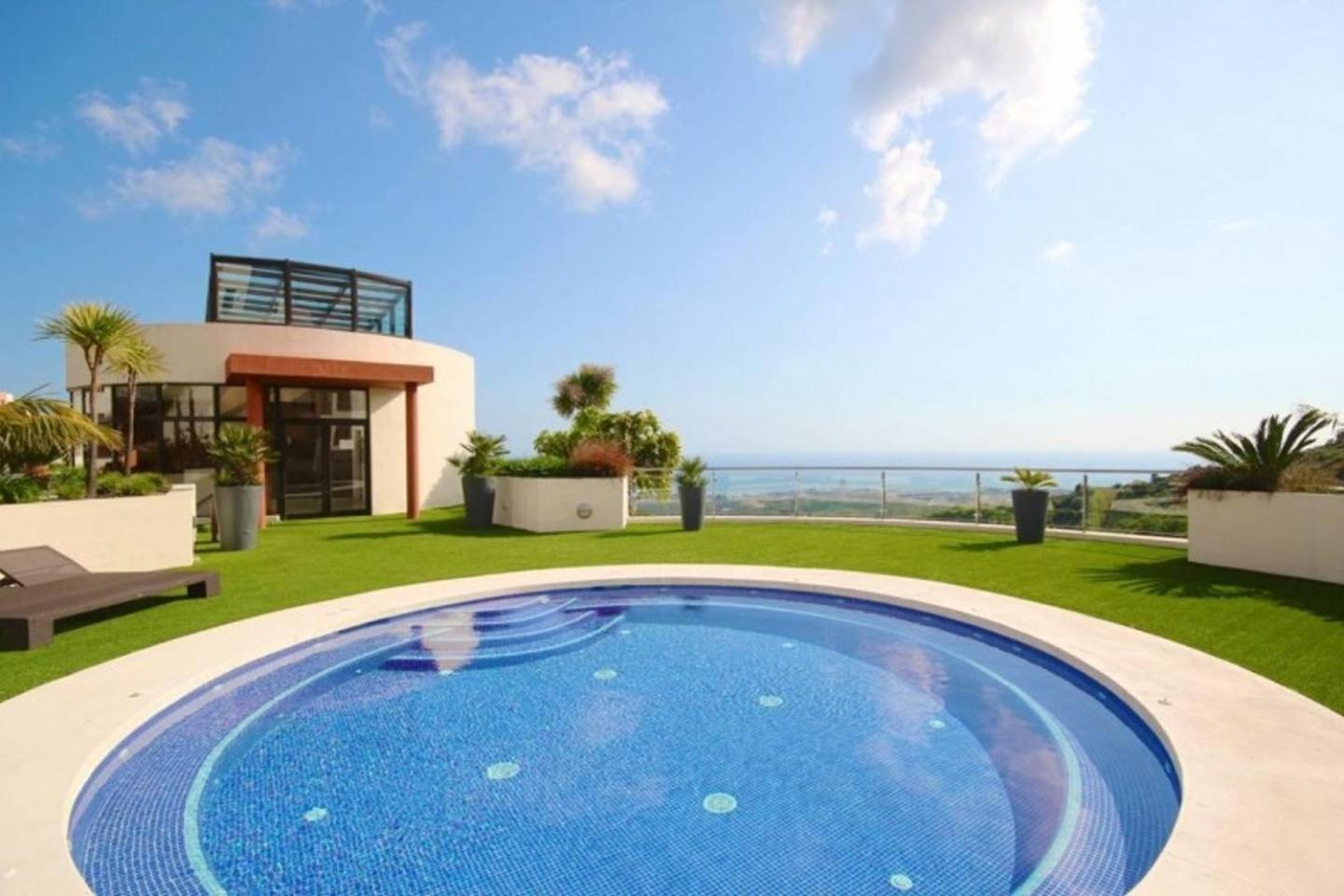 Samara Gym Jacuzzi Pools *