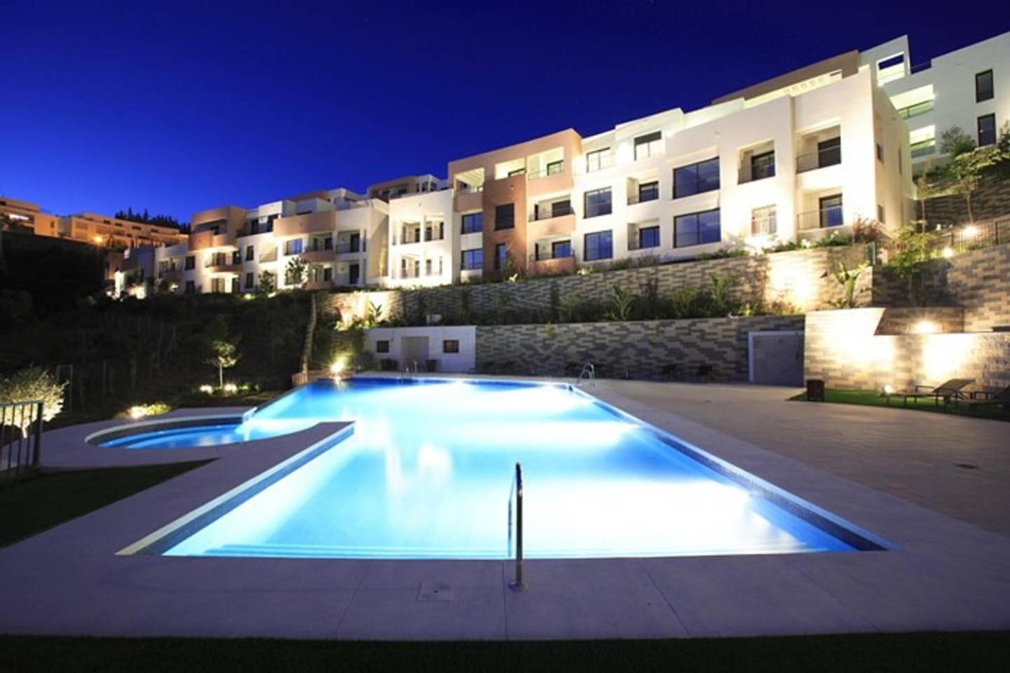 Samara Gym Jacuzzi Pools Marbella
