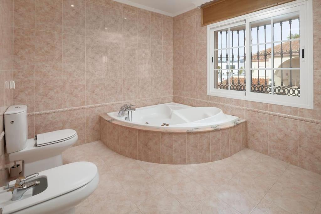 Treetops - Family With Heated Pool In Marbella