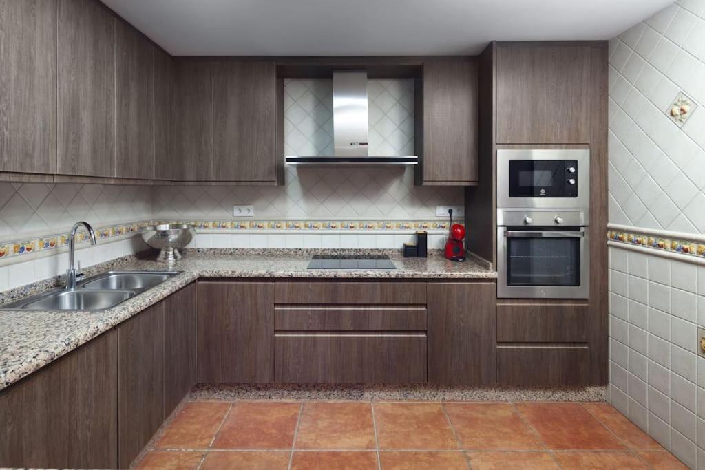 Treetops - Family With Heated Pool In