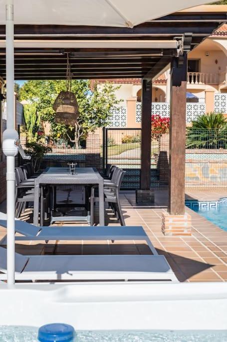 Treetops - Family With Heated Pool In *