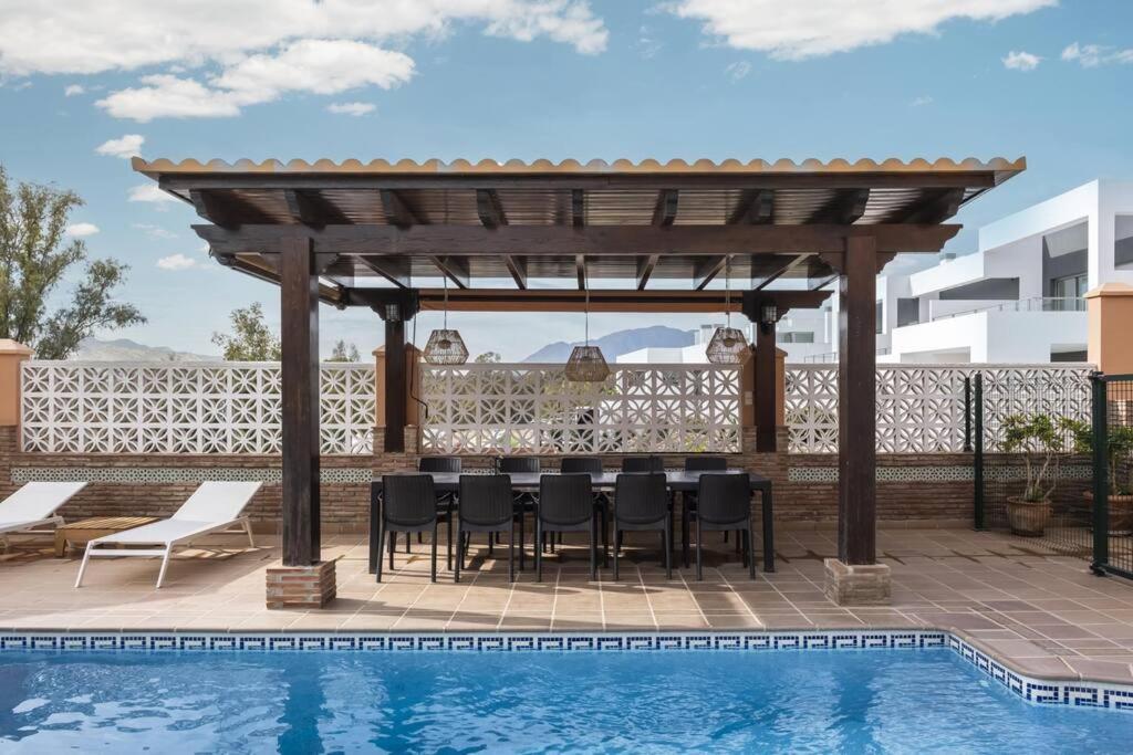 Treetops - Family With Heated Pool In *