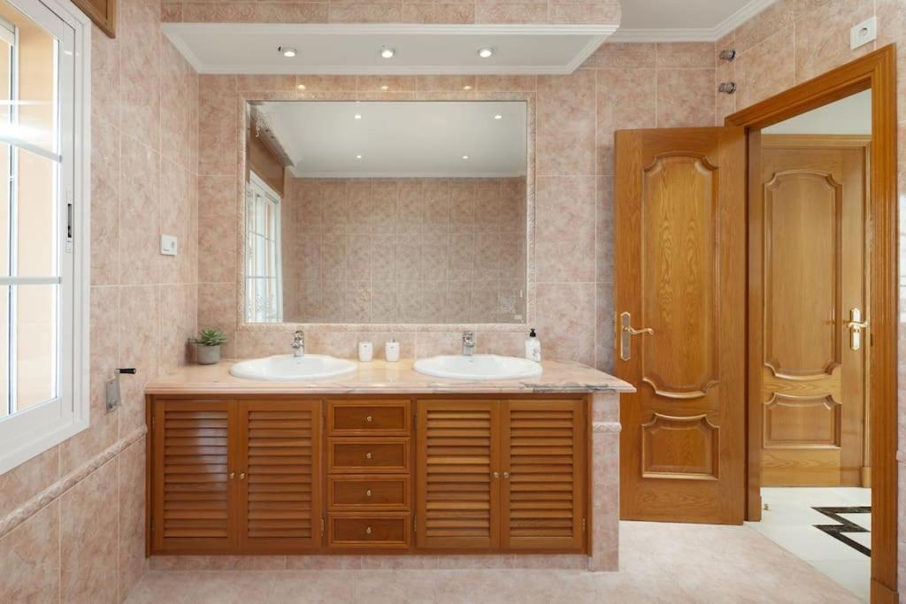 Villa Treetops - Family With Heated Pool In