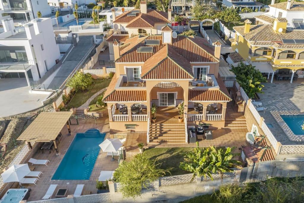 Treetops - Family With Heated Pool In Villa *