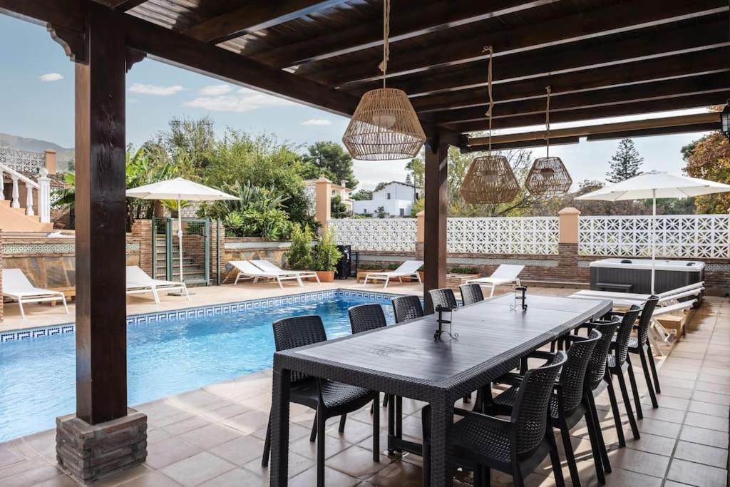 Treetops - Family With Heated Pool In Villa Marbella