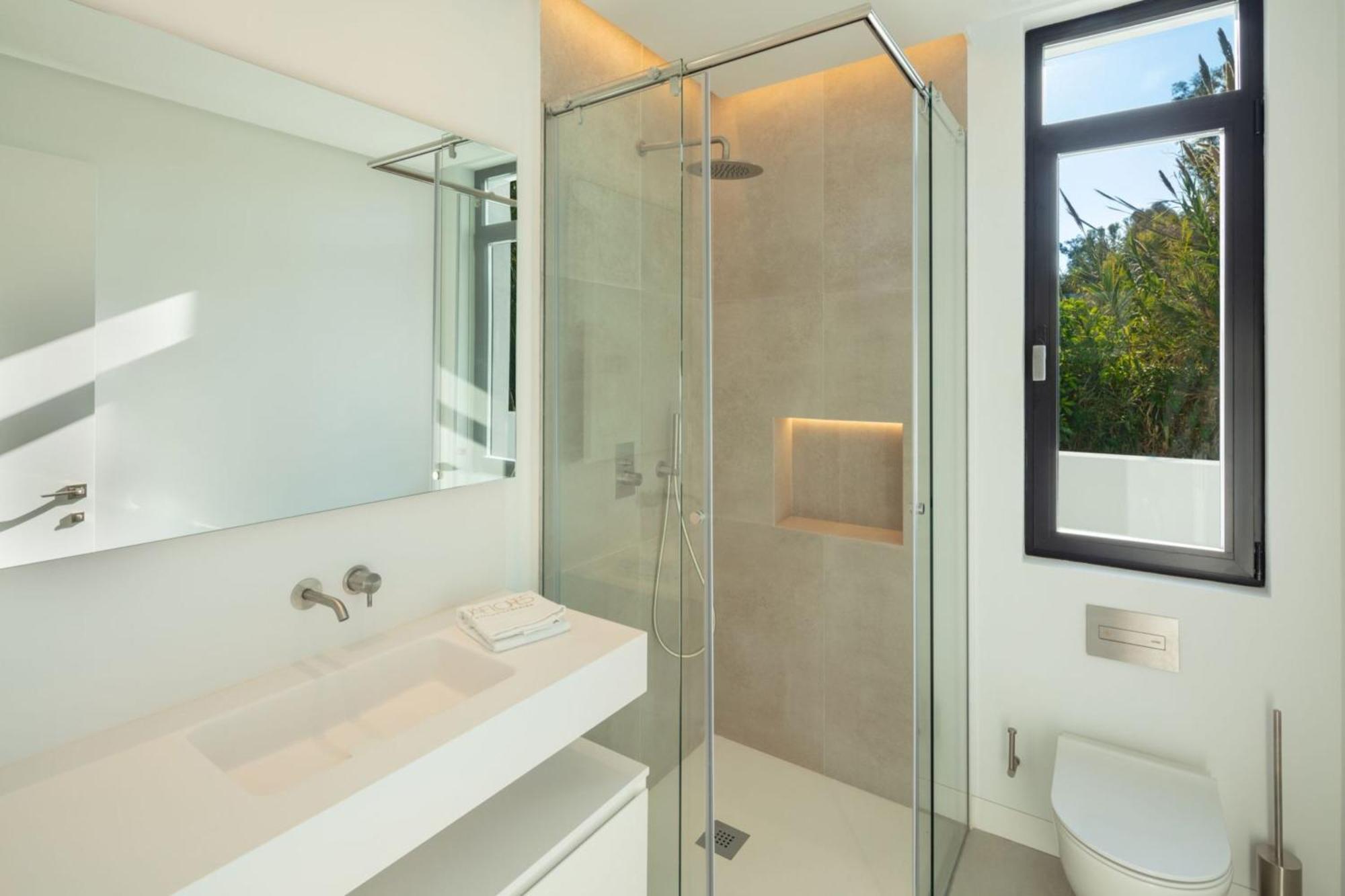 Vacation I Almost Heaven, New Built Villa, Rooftop Jacuzzi, Infinity Heated Pool * Marbella