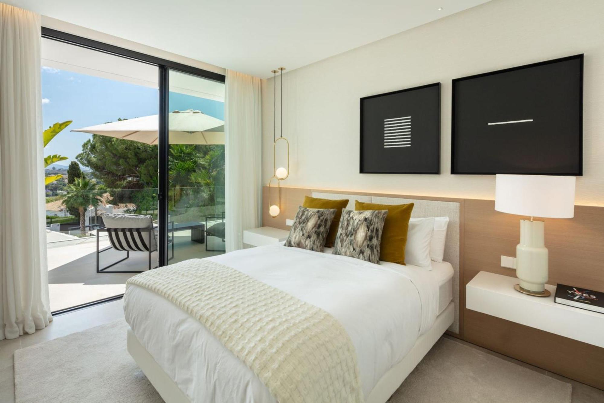 Vacation I Almost Heaven, New Built Villa, Rooftop Jacuzzi, Infinity Heated Pool Marbella