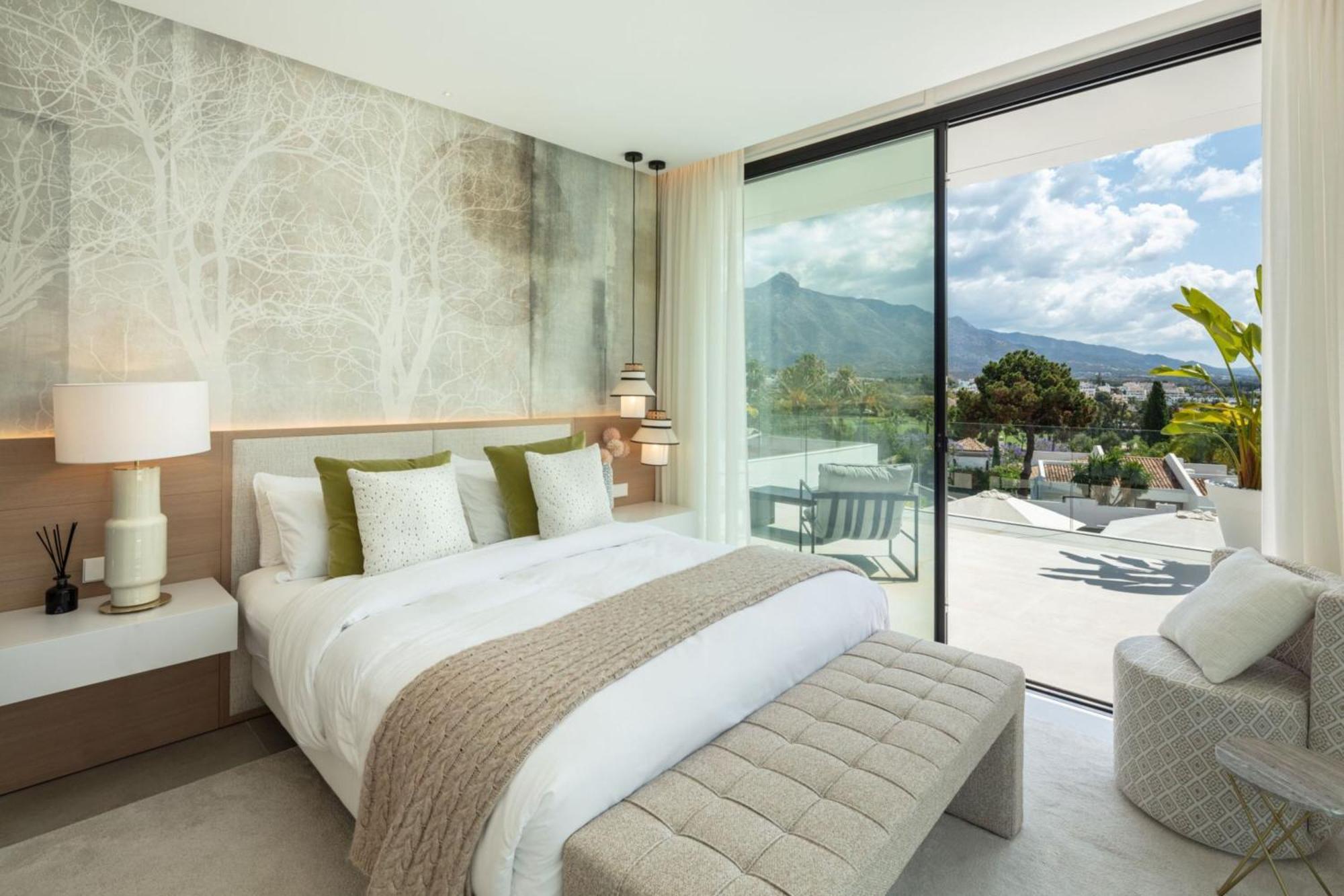 Vacation I Almost Heaven, New Built Villa, Rooftop Jacuzzi, Infinity Heated Pool Marbella