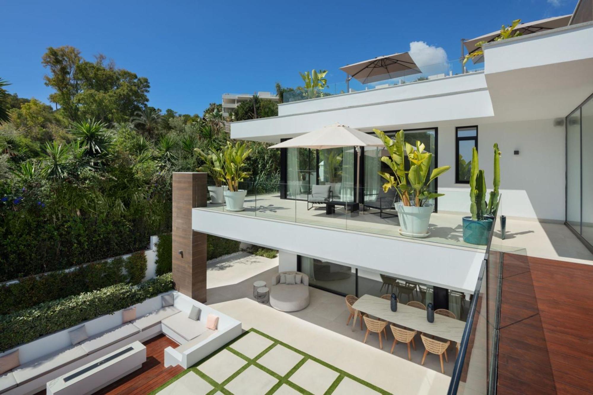 Vacation I Almost Heaven, New Built Villa, Rooftop Jacuzzi, Infinity Heated Pool