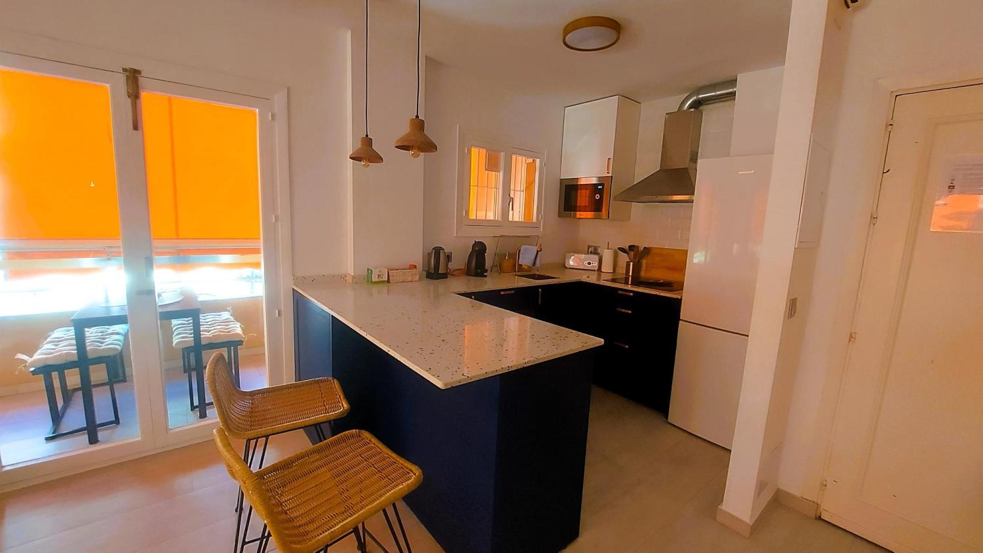 Cozy 2-bed 2-bathroom In Town Centre