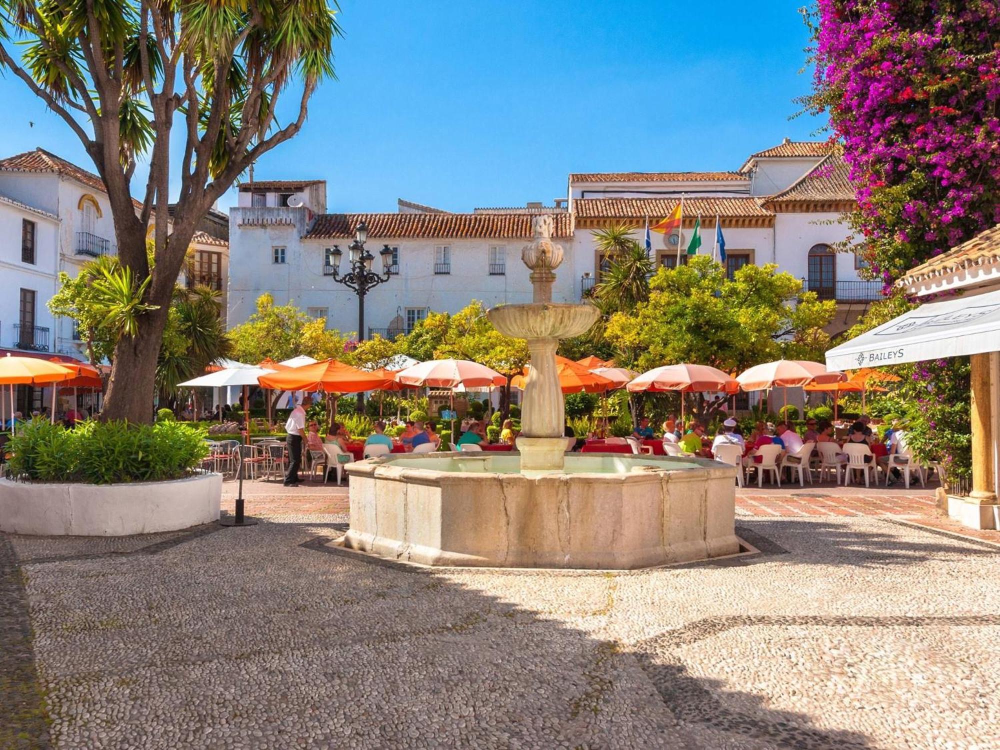 Seafront In With Pool And Garage Marbella