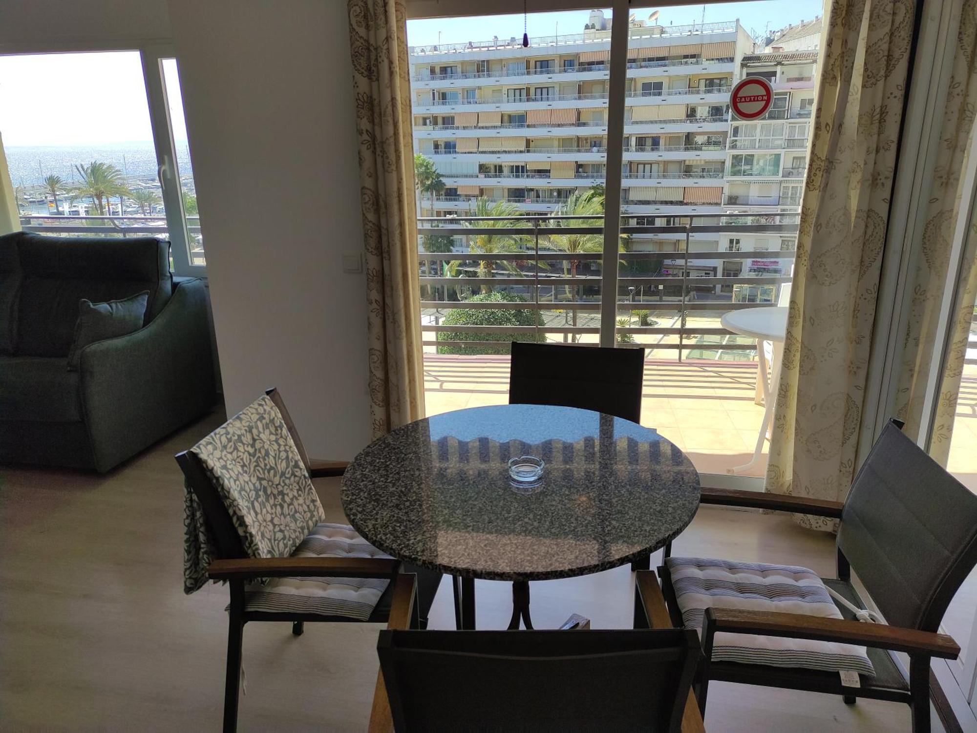 In First Line Apto 5-2 Apartment *
