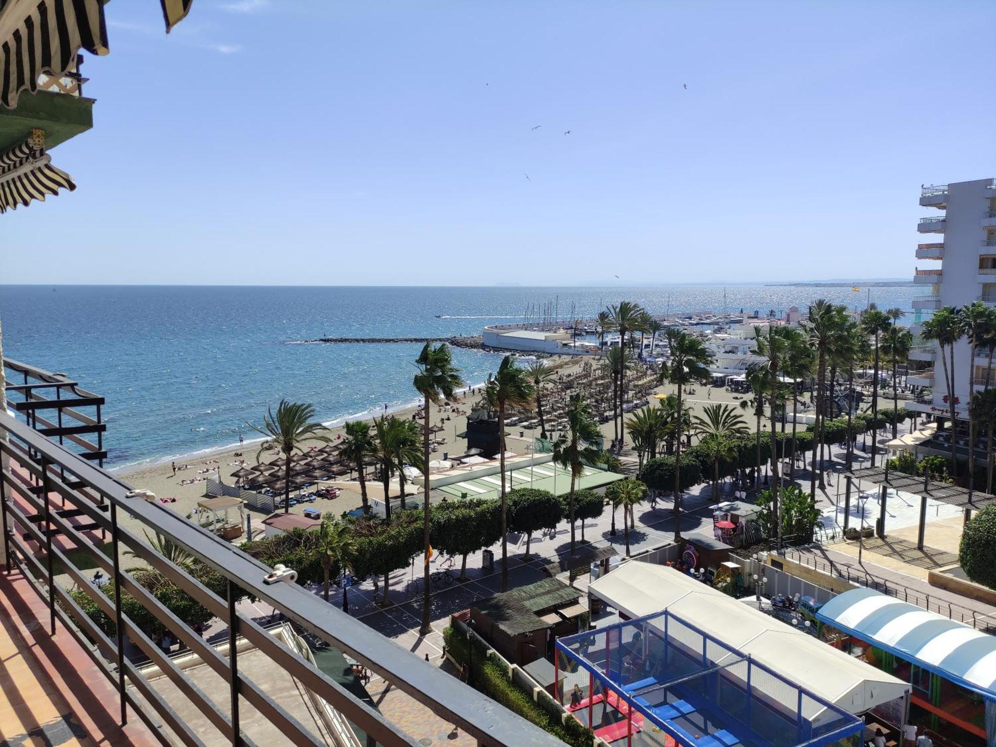 In First Line Apto 5-2 Marbella