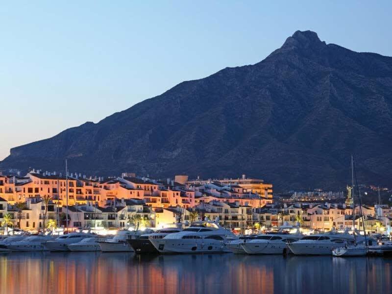 Puerto Banus Swim Real Paddle Club Sisu Ferienhaus Marbella