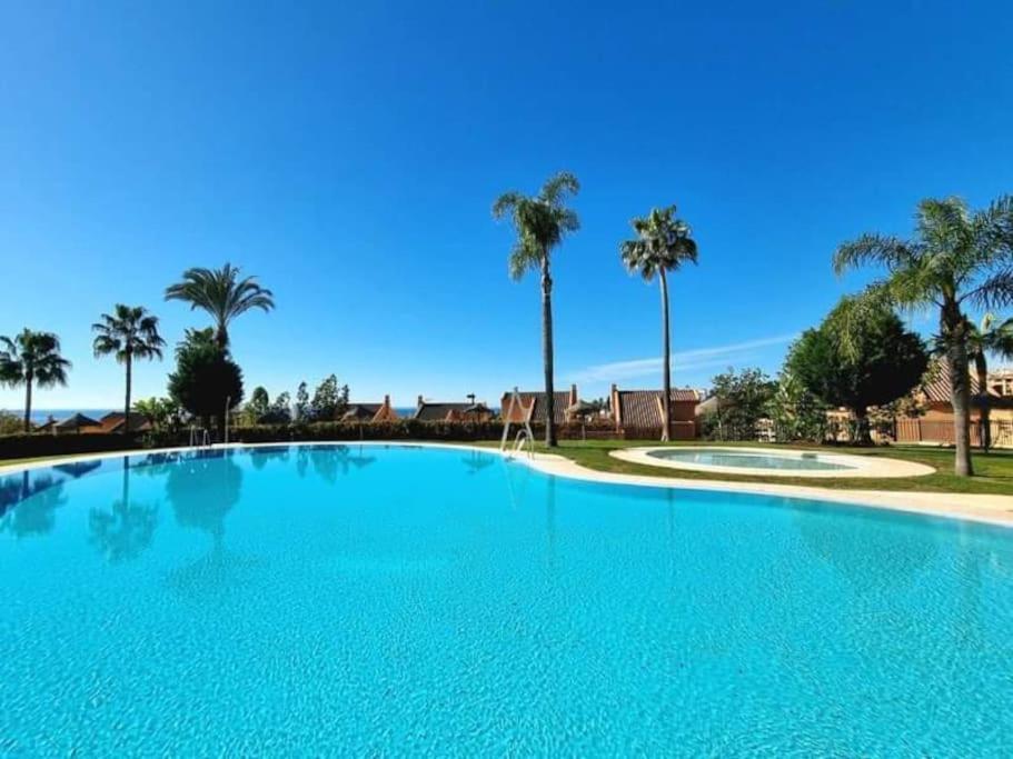 Luxury With Beautiful Views Apartment