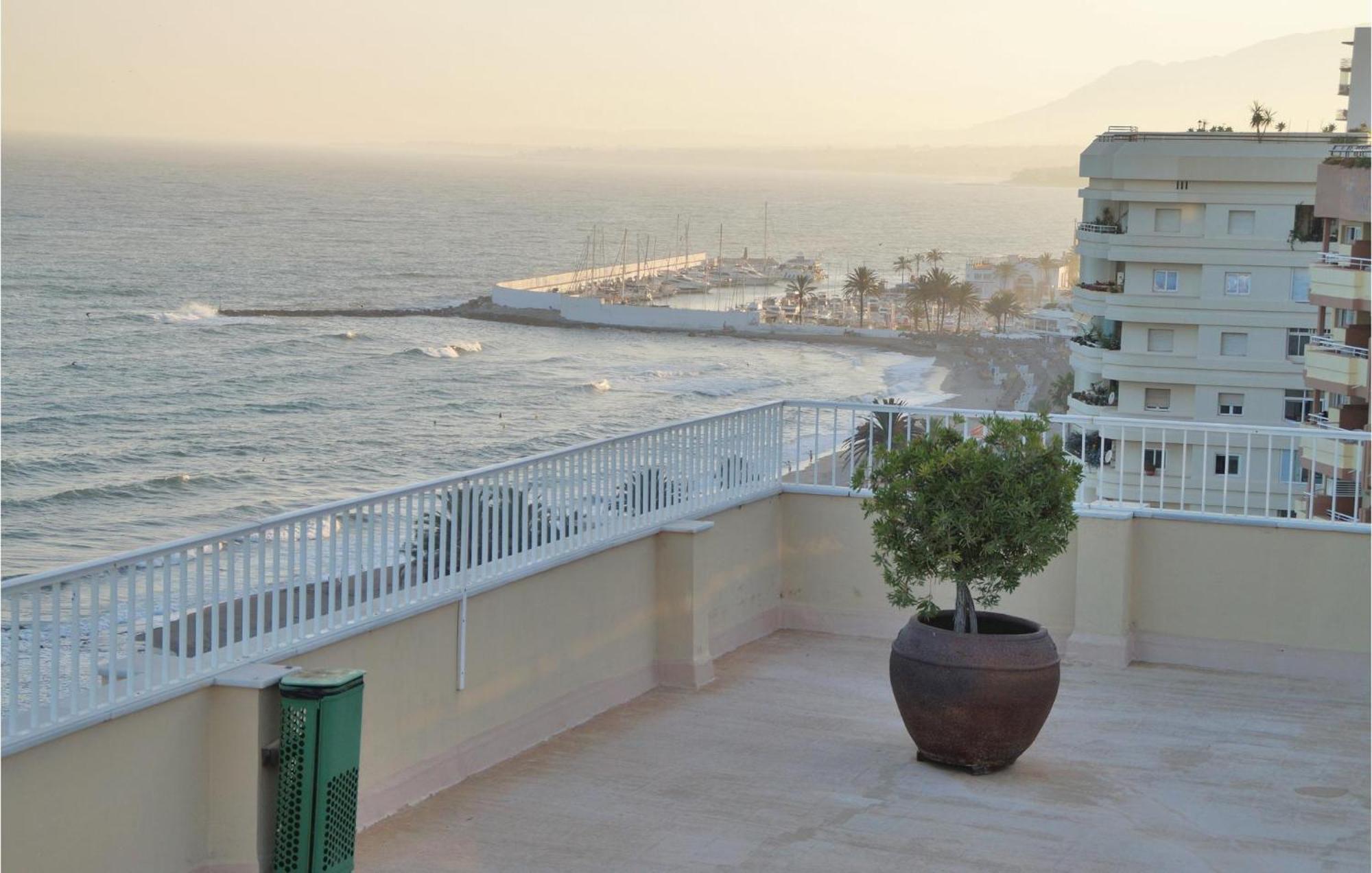 Apartamento 3 Bedroom Lovely In