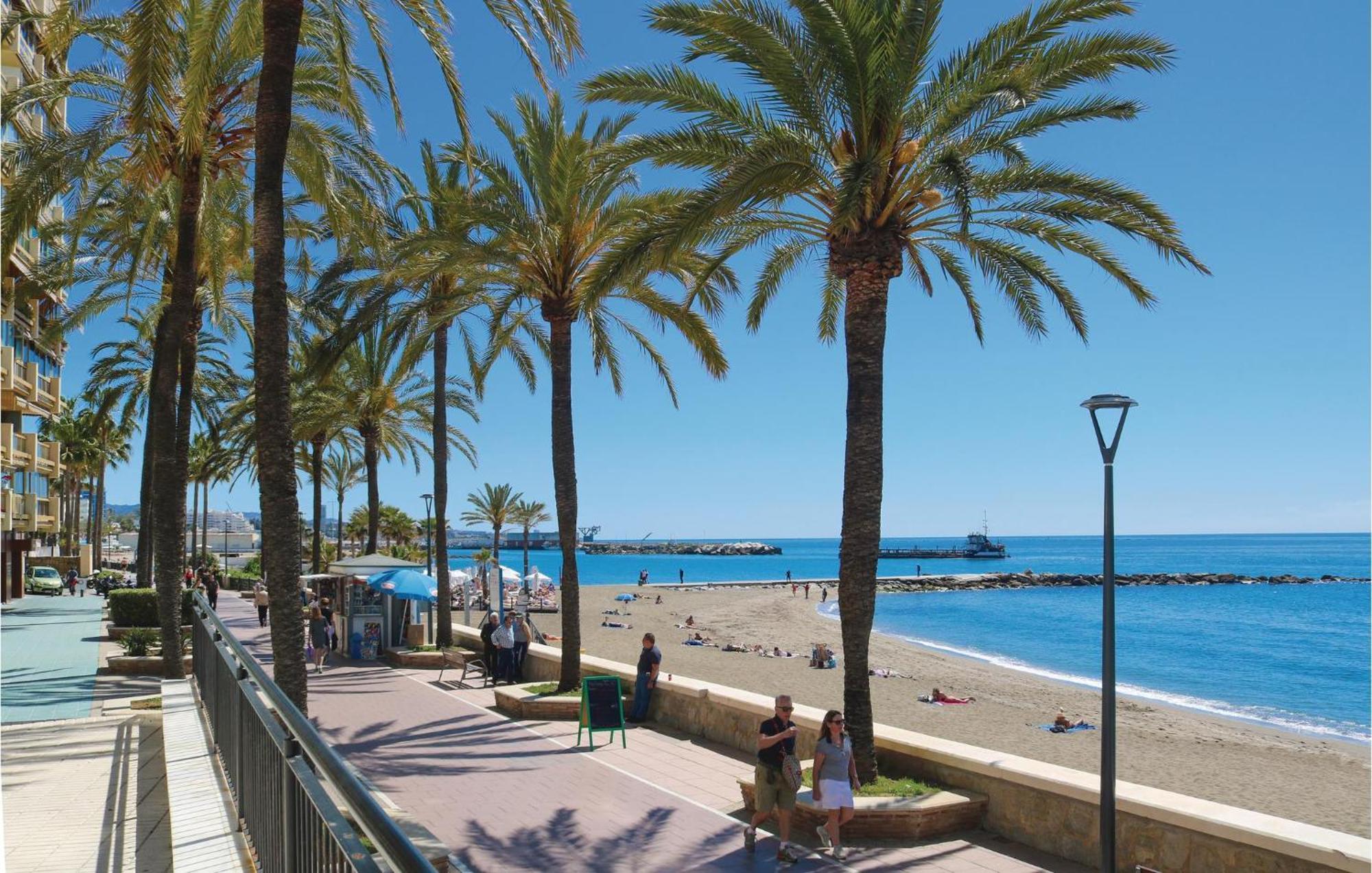 Apartamento 3 Bedroom Lovely In *