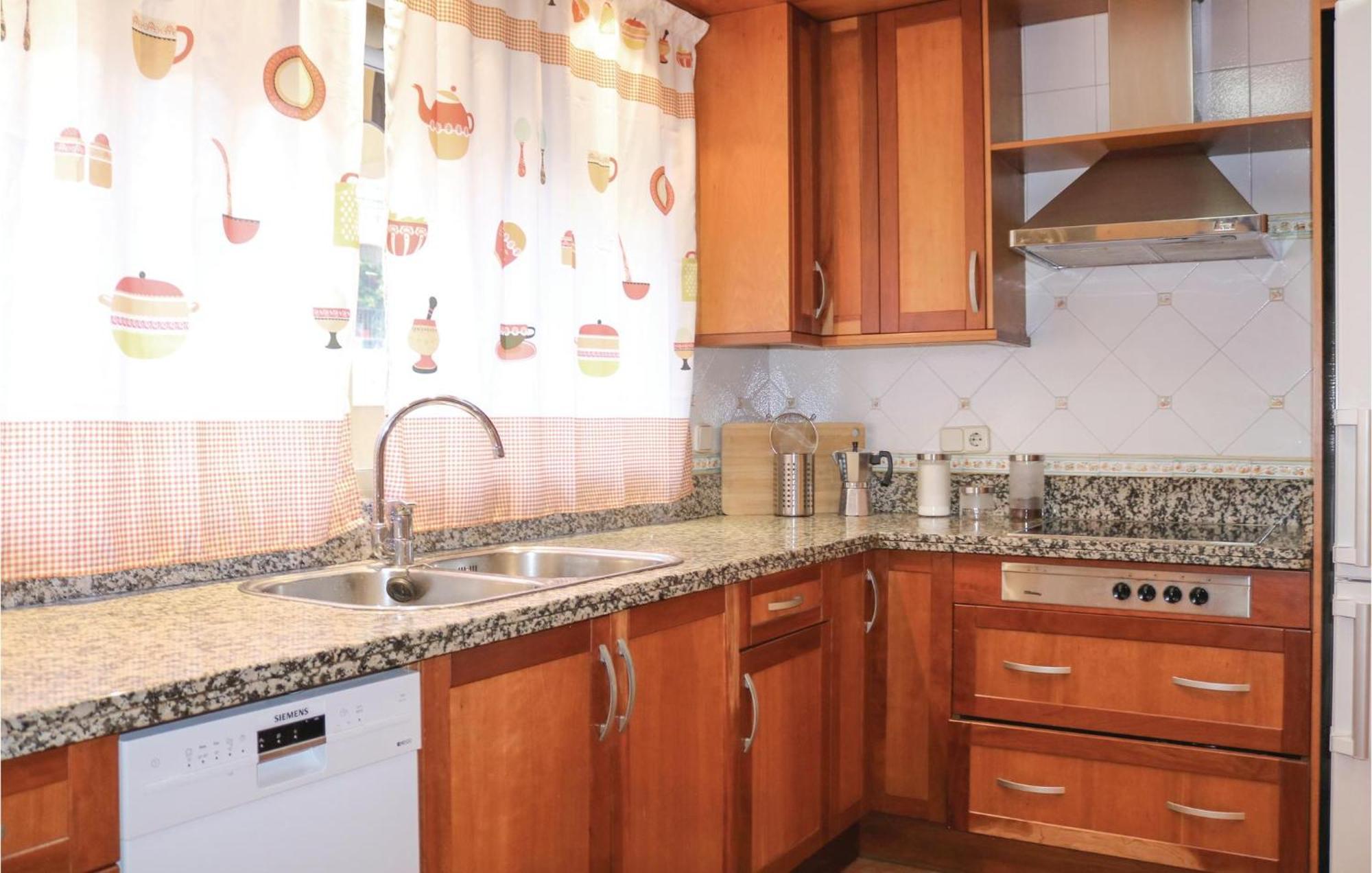3 Bedroom Lovely In Marbella