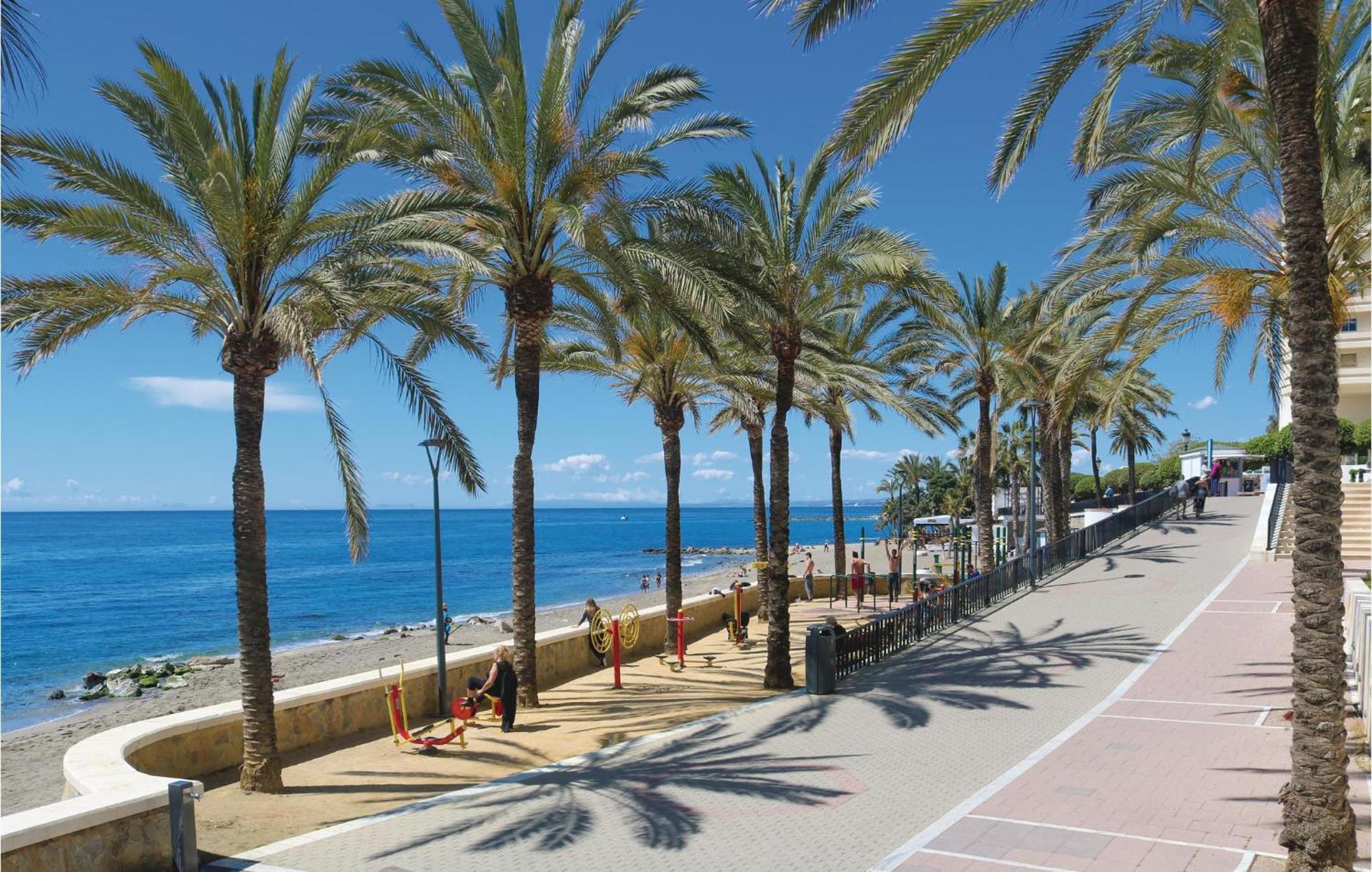 Apartamento 3 Bedroom Lovely In