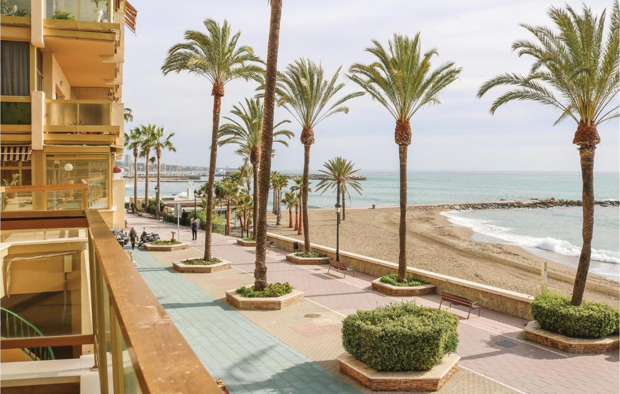 Apartamento 3 Bedroom Lovely In *