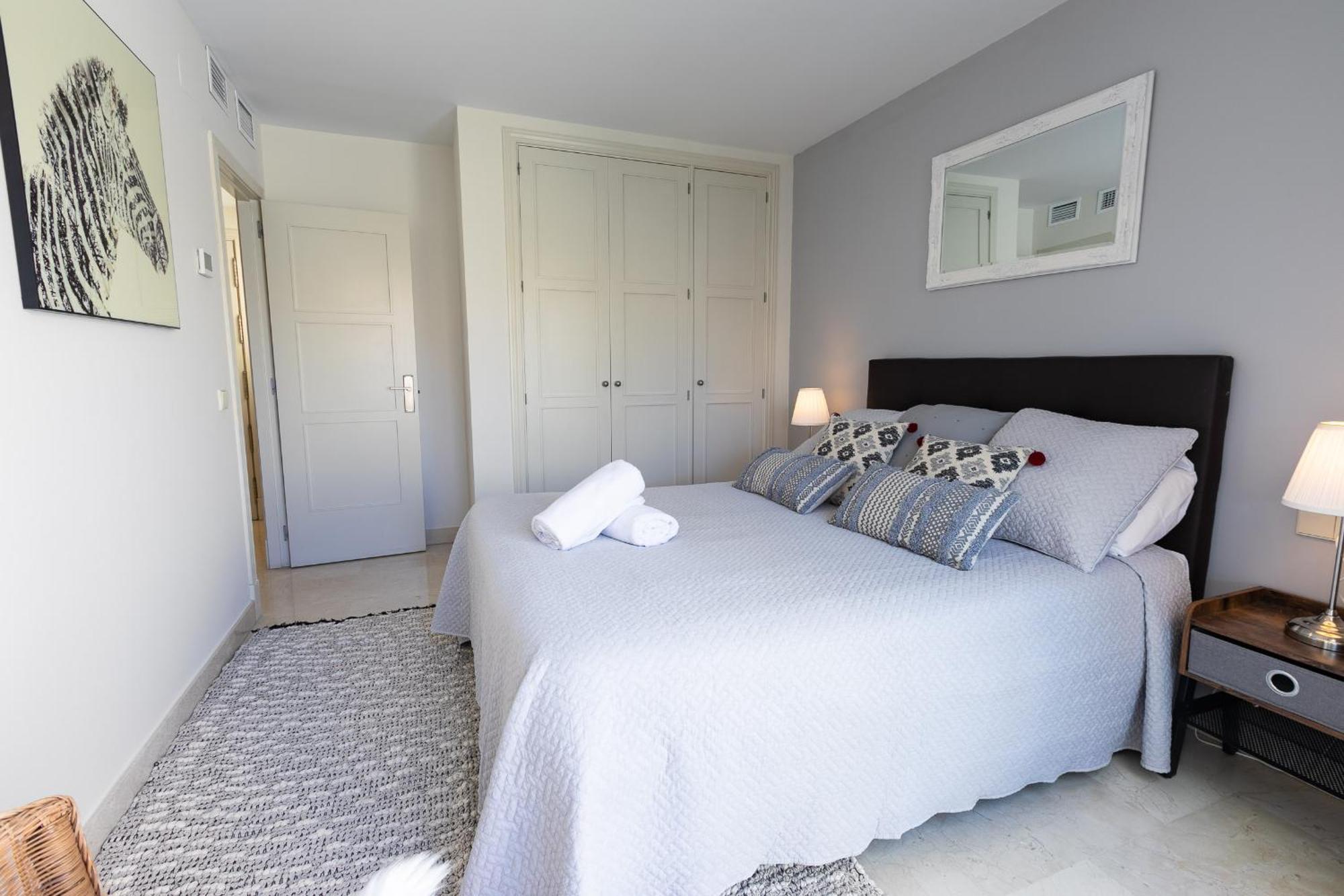 Apartment Vacation Marbella: Beachfront Duplex Penthouse With Sea View & Jacuzzi Marbella