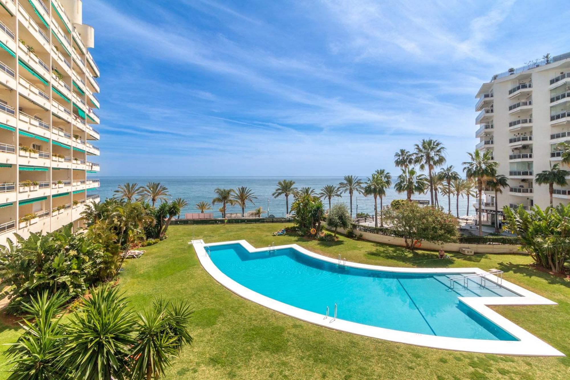 Apartment Front Line 2 Bedr Marbella