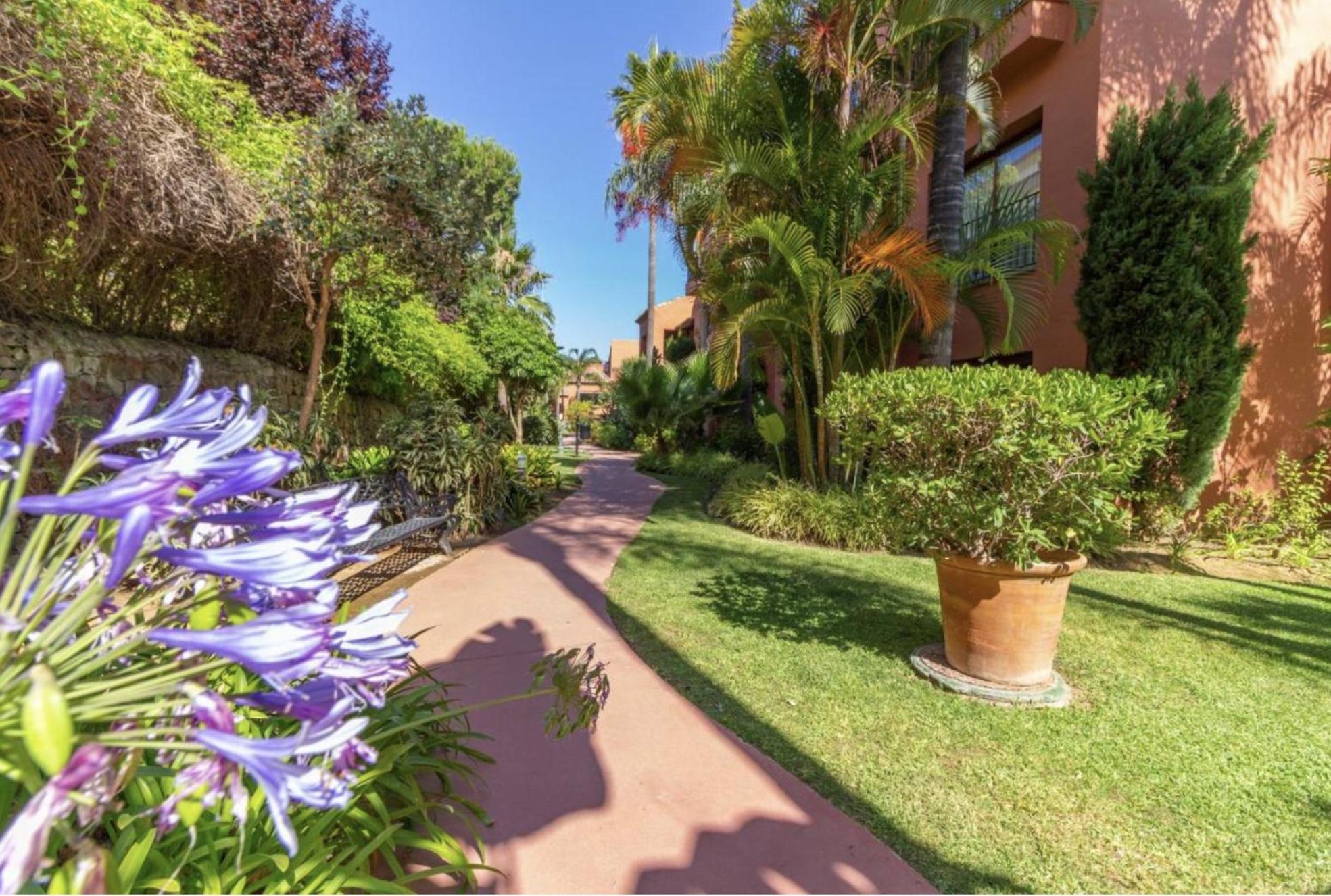 Lovely Elviria 200m From The * Marbella