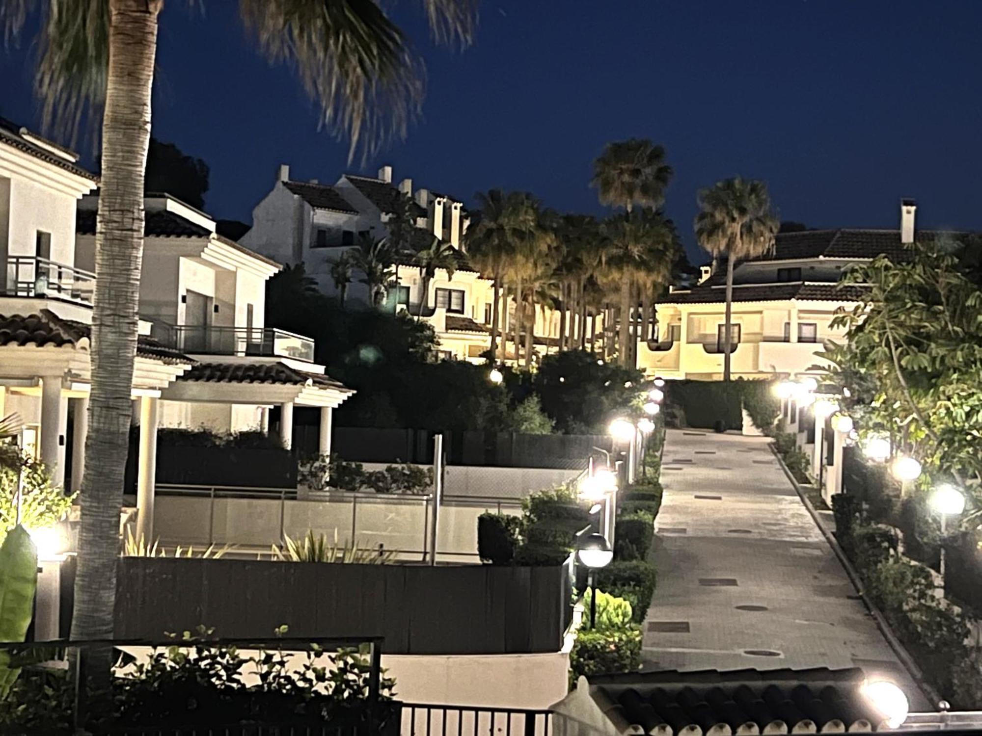 Stylish Townhouse In Beachfront Complex *