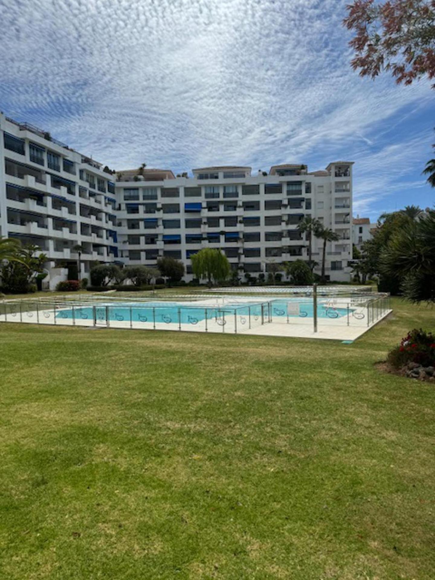 Luxurious In Puerto Banus Appartement *